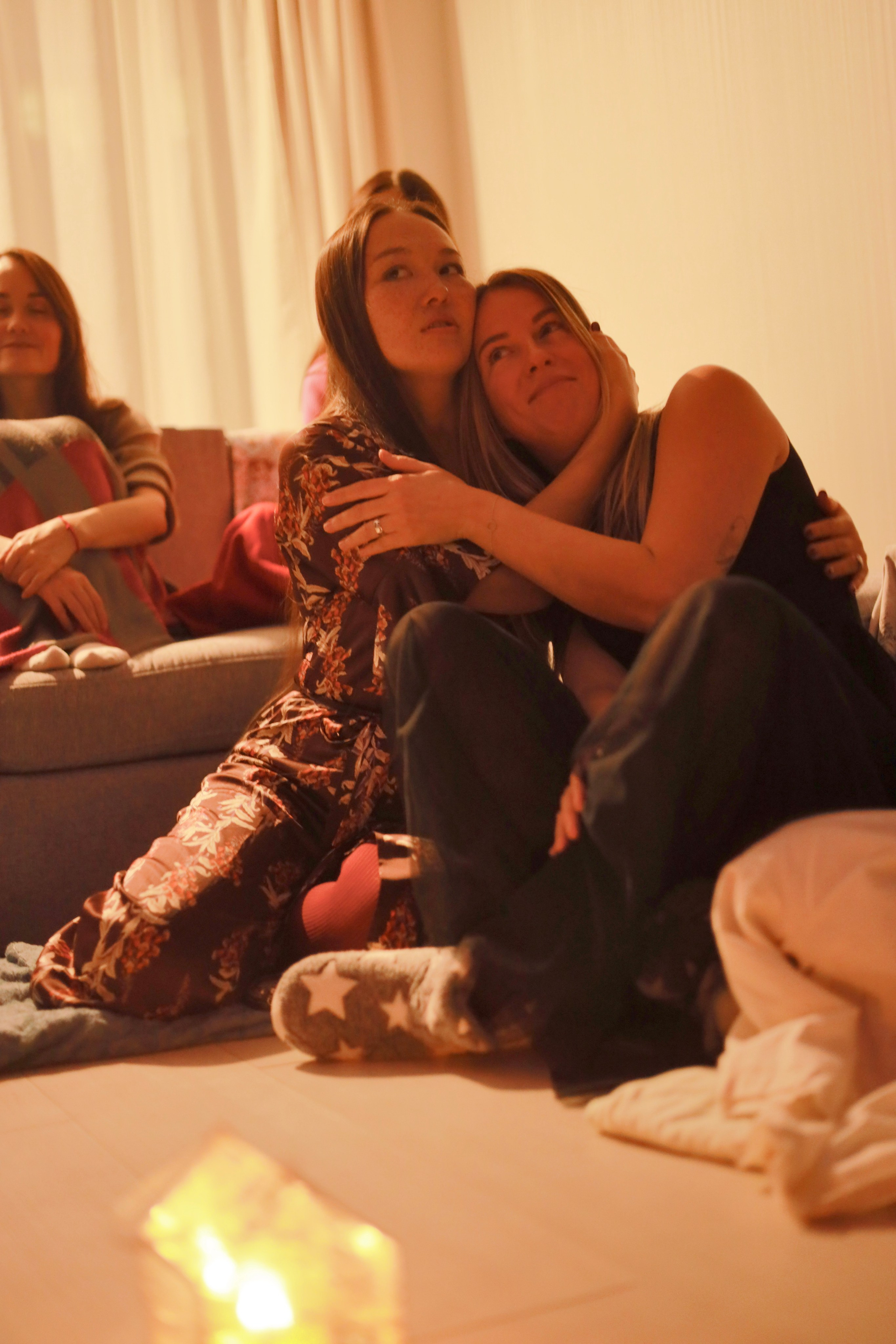 Women circle. Family, portrait, content photo in Costa Rica Evgeniya Besprozvannykh