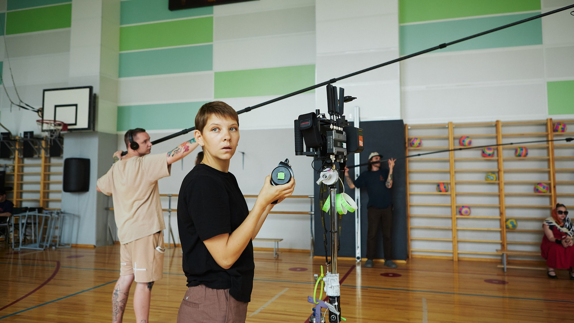 Бэкстейдж сериала «Школота» — репортажная фотосъёмка съёмочного процесса. Репортажный фотограф в Москве — Дмитрий Тарасов | Съёмка мероприятий, концертов, корпоративов
