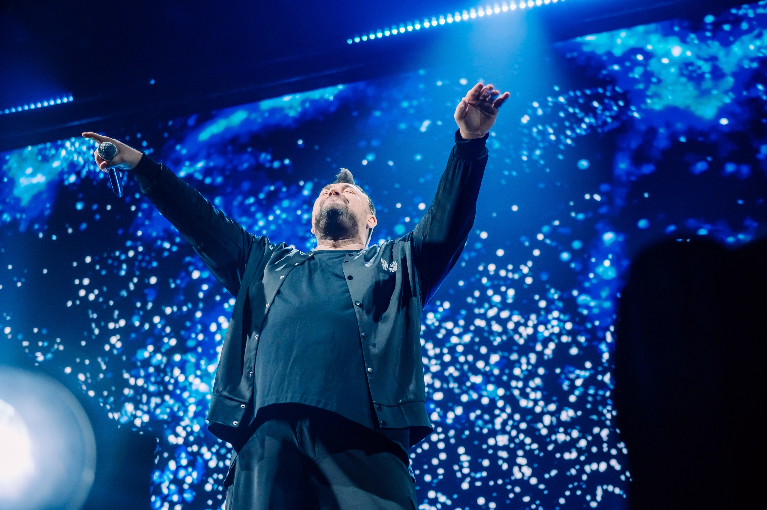 Руки вверх в Ледовом Дворце 15.11.2025. Детский фотограф, семейный фотограф и репортажи в Кемерово