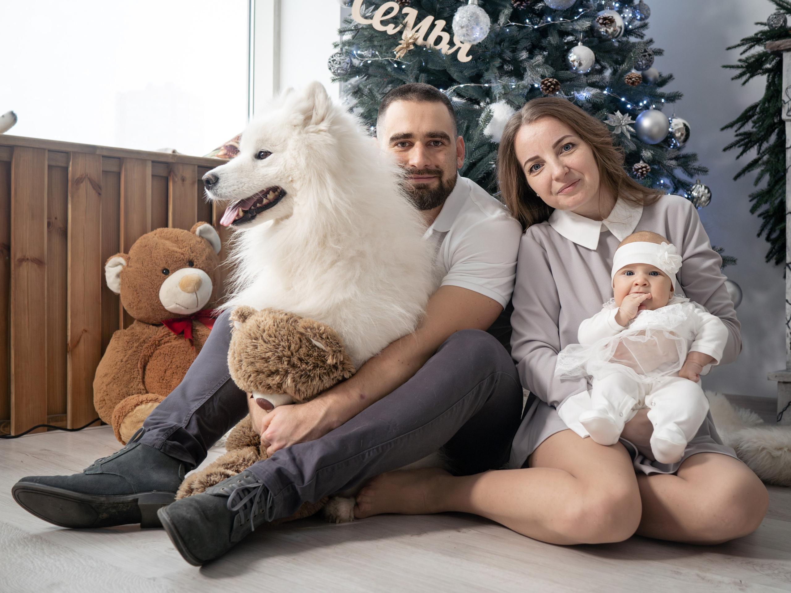 С самоедской лайкой. Фотограф Зинаида Евдокимова