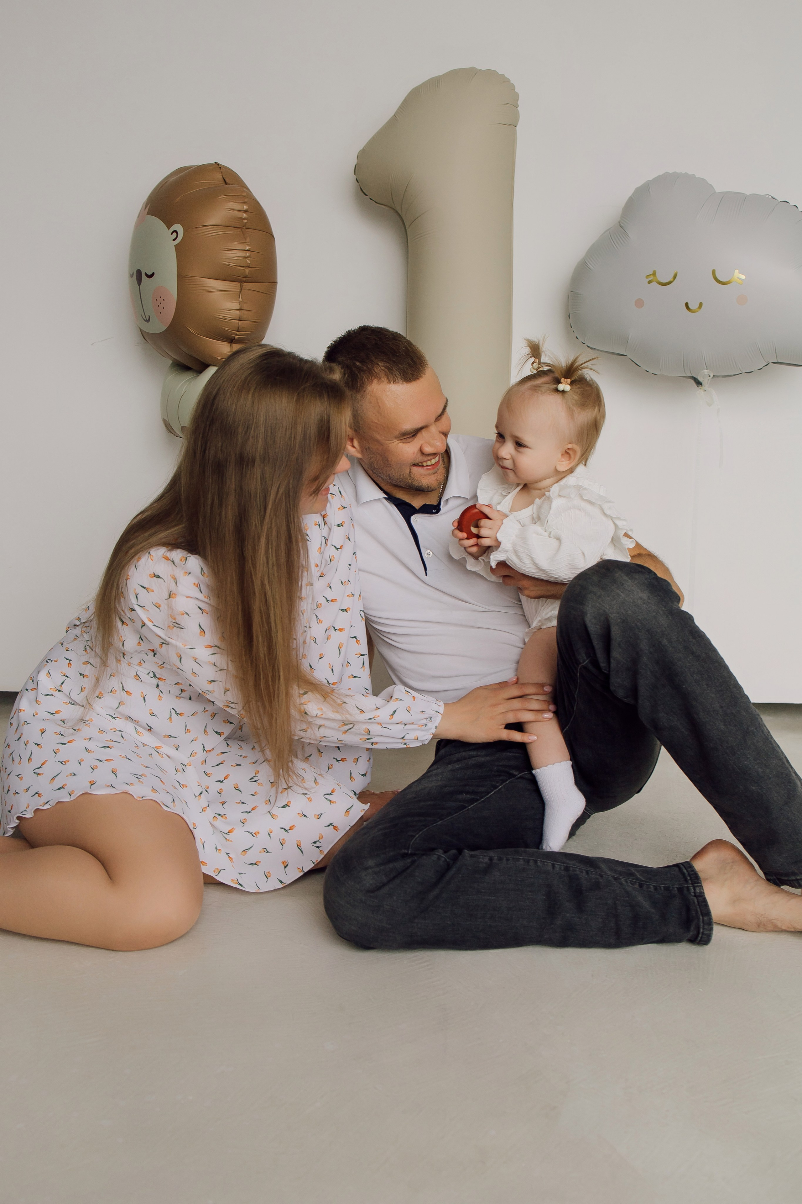 МАлышка Анечка с мамой и папой