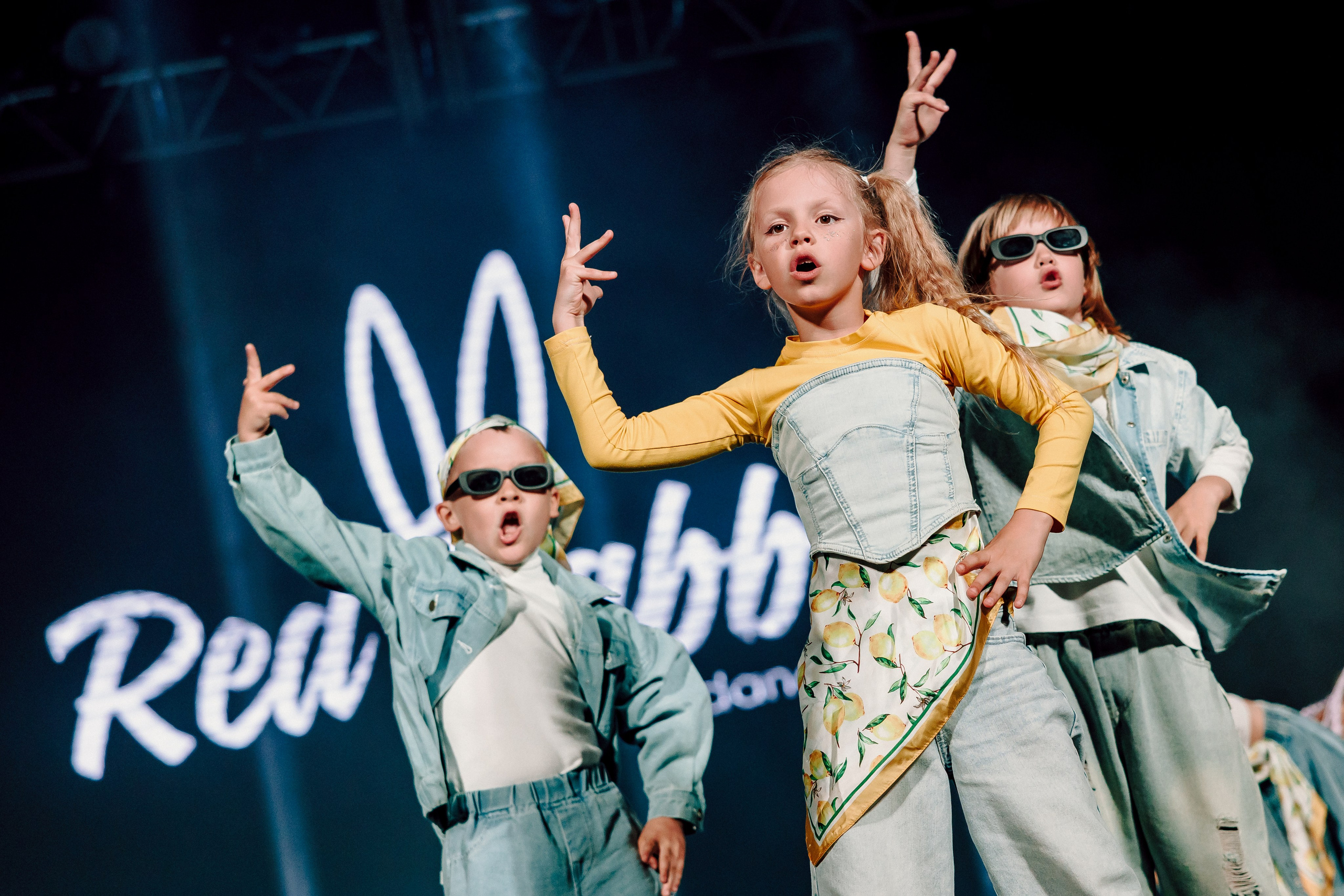 Отчётный концерт танцевальной школы «Red Rabbits» 2025. Лёшка Варзегов — фотограф