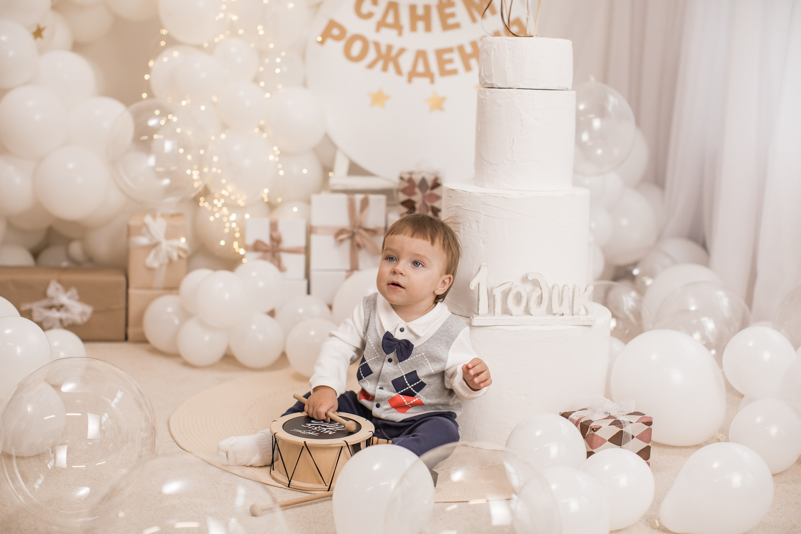 Оформление от 1 года до 5 лет. (Цвет шаров на выбор). Детский семейный фотограф на первый годик город Новосибирск Дымова Светлана пакеты всё включено 1-3 года