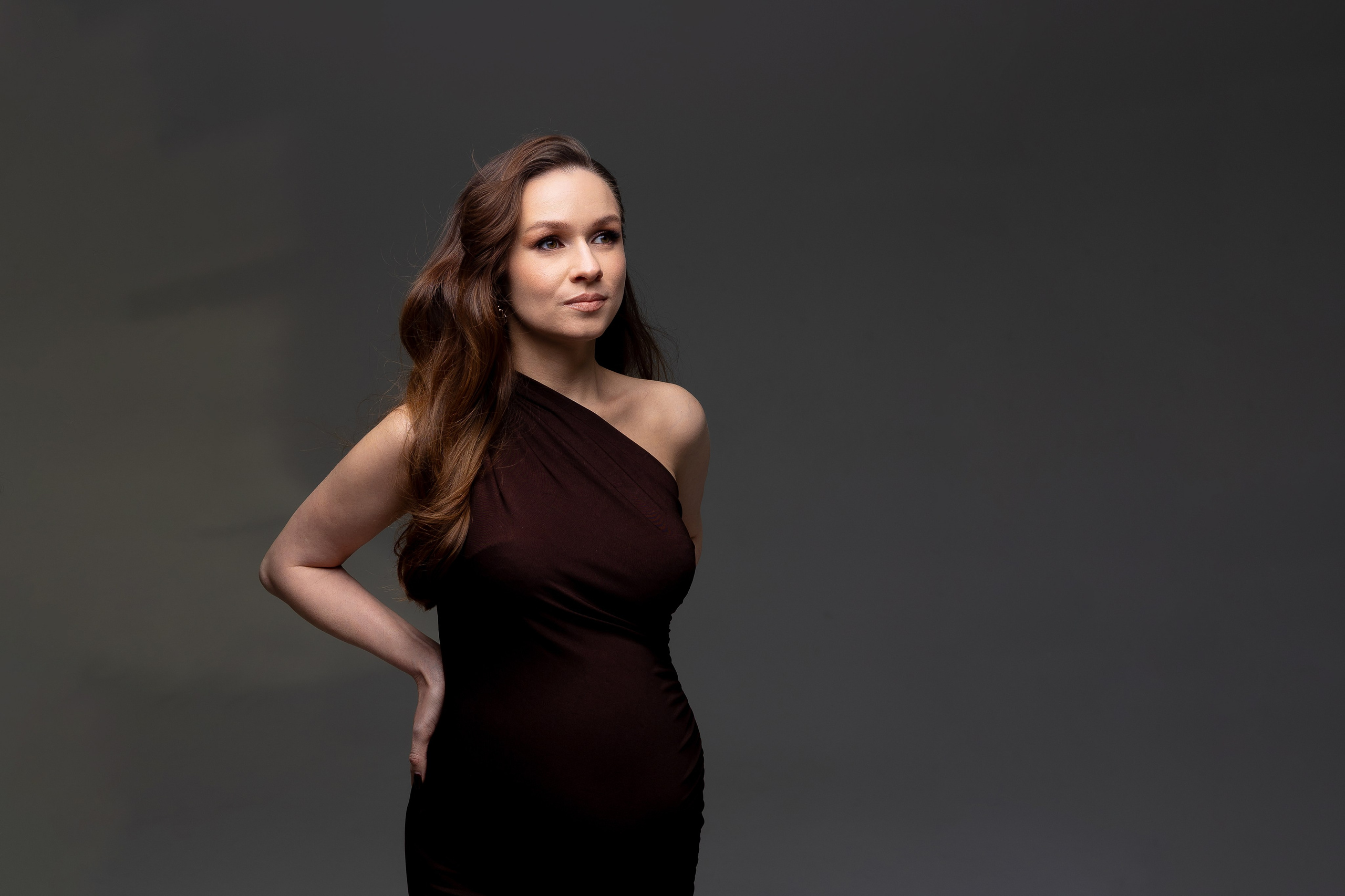 Вероника, классическая портретная фотосессия беременности в студии. Семейный фотограф в Москве Марина Петра