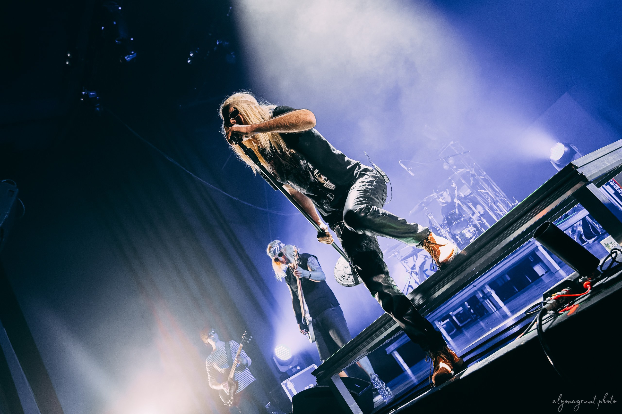 Багровый Фантомас, фоторепортаж, СПб, BASE, 14.12.2025. Алена Адрианова: фотограф в Санкт-Петербурге