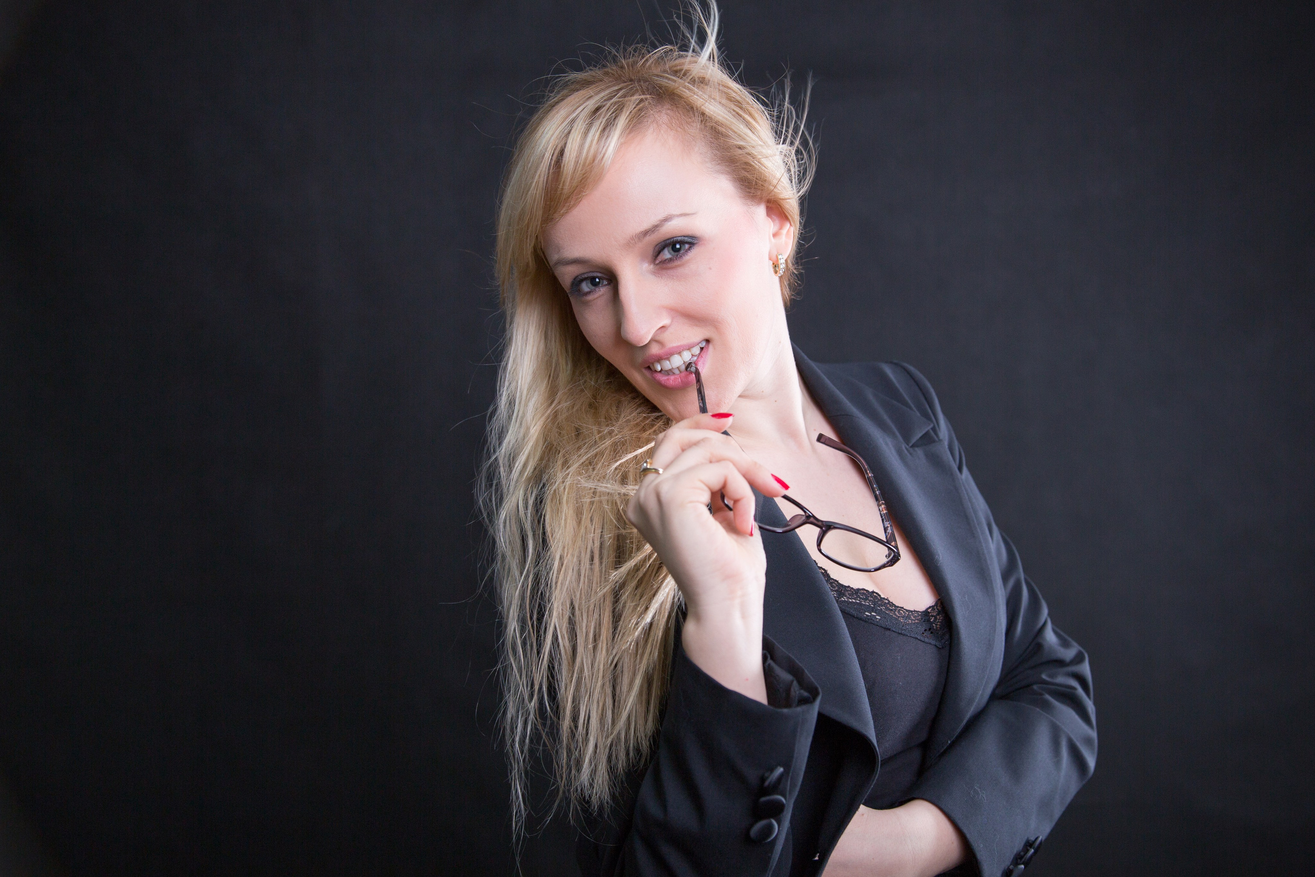 Съемка в студии красивой девушки в Воронеже. Свадебный и семейный фотограф в Воронеже Андрей Валин