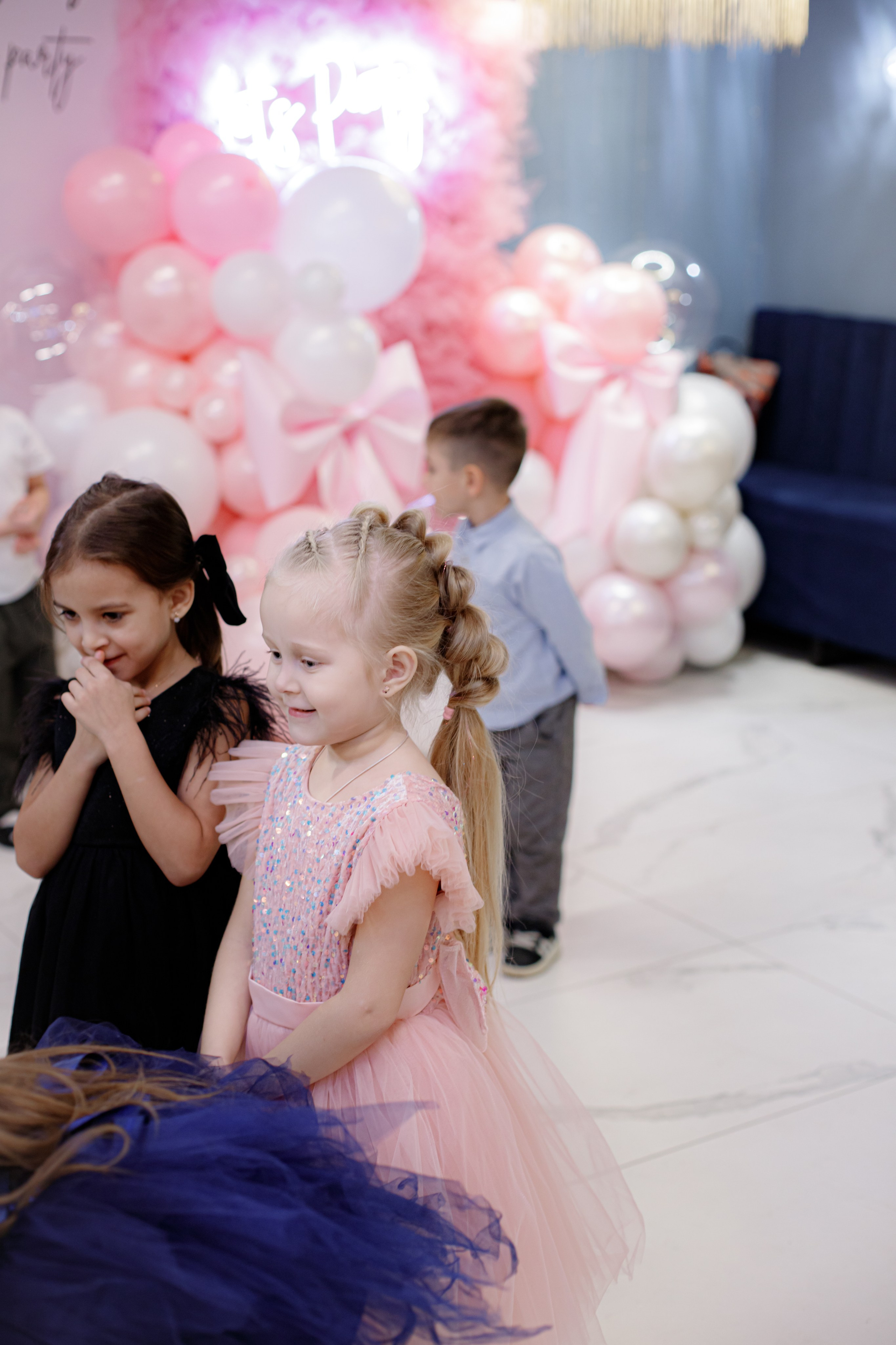 ASIA'S BIRTHDAY PARTY. Photokarish