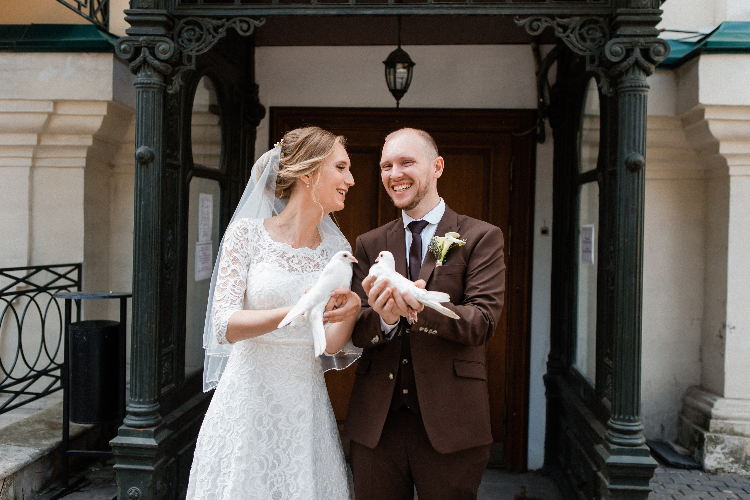 Свадебная фотосессия Сергея и Елены. Наш свадебный день. Видеосъемка и фотосъемка свадеб. Фотограф и оператор на свадьбу. Видеосъемка подкастов, собственная видео-фотостудии. Предметная фотосъемка