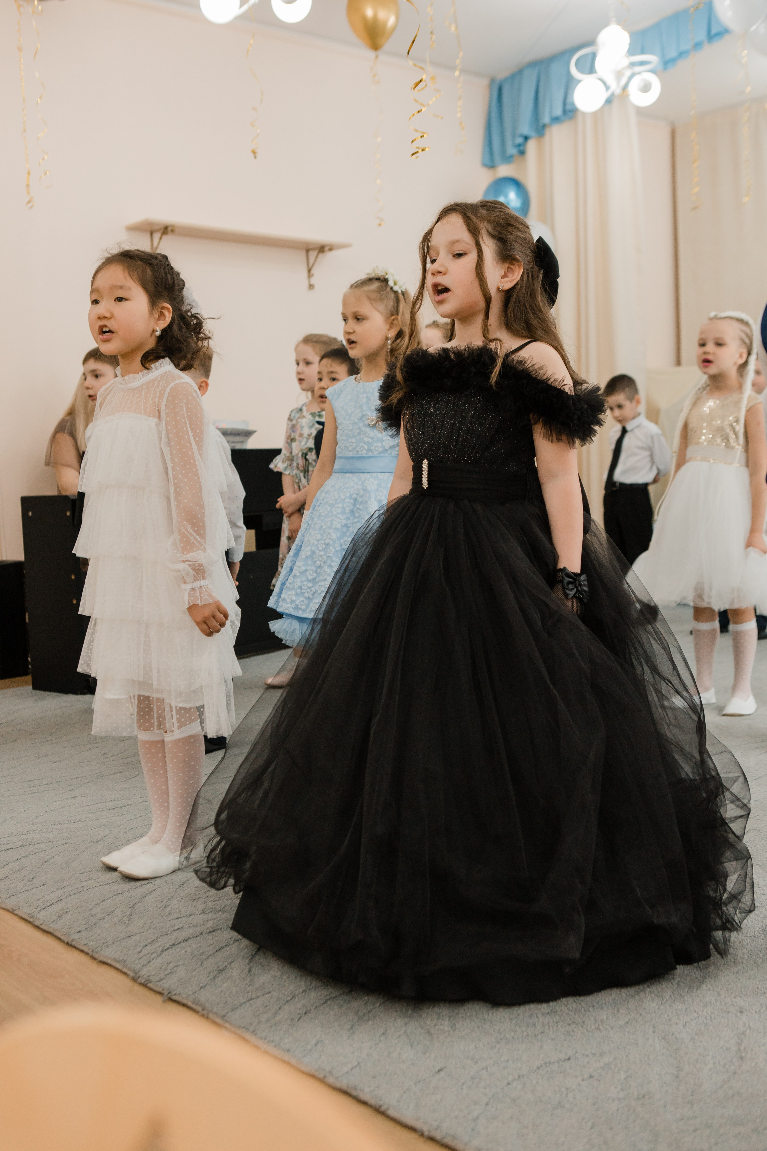 Фотосъемка выпускного в детском саду. Видеосъемка и фотосъемка свадеб. Фотограф и оператор на свадьбу. Видеосъемка подкастов, собственная видео-фотостудии. Предметная фотосъемка