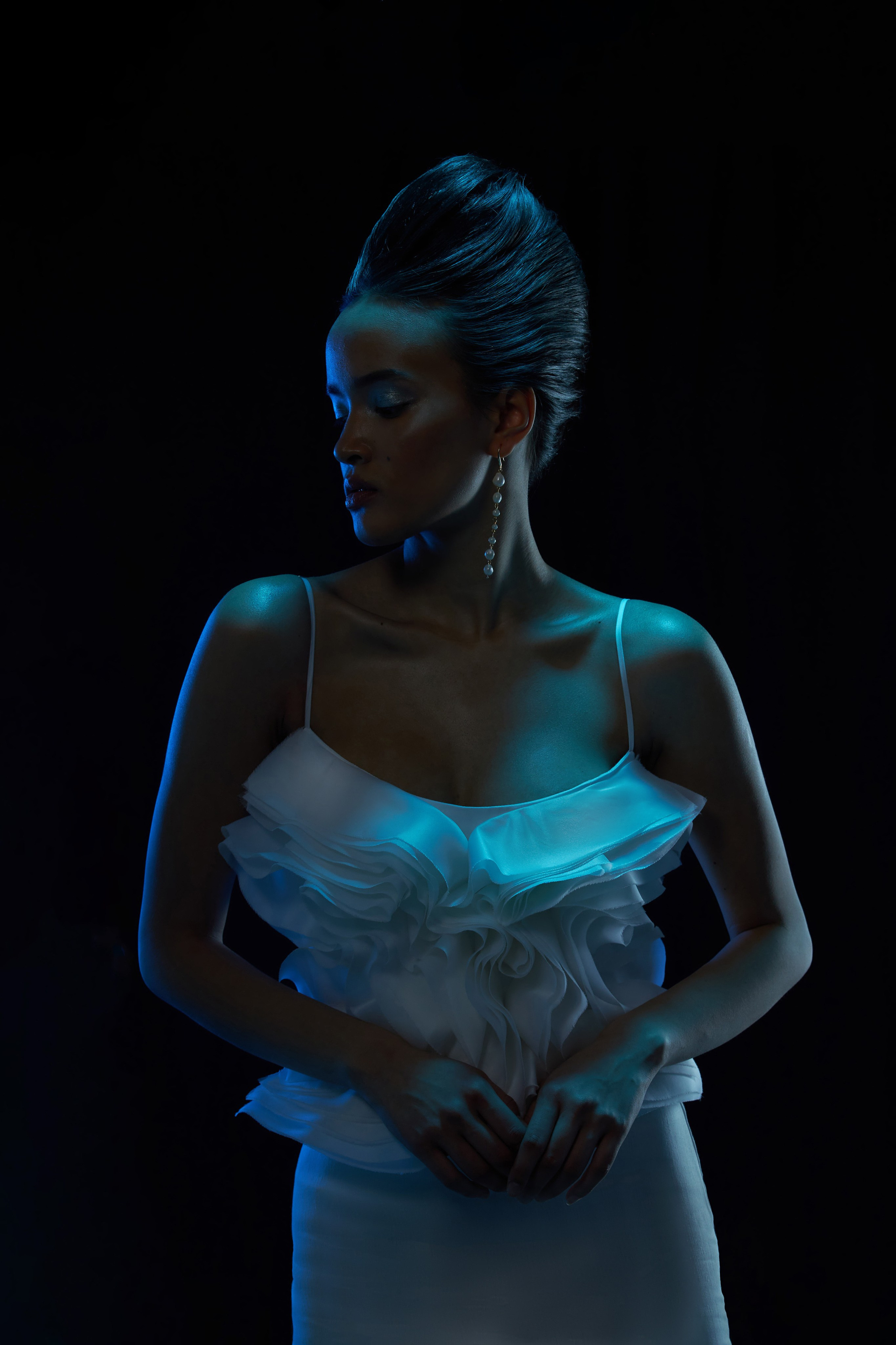 Фэшн-история на черном фоне. Анна Потявина. Фотограф Москва