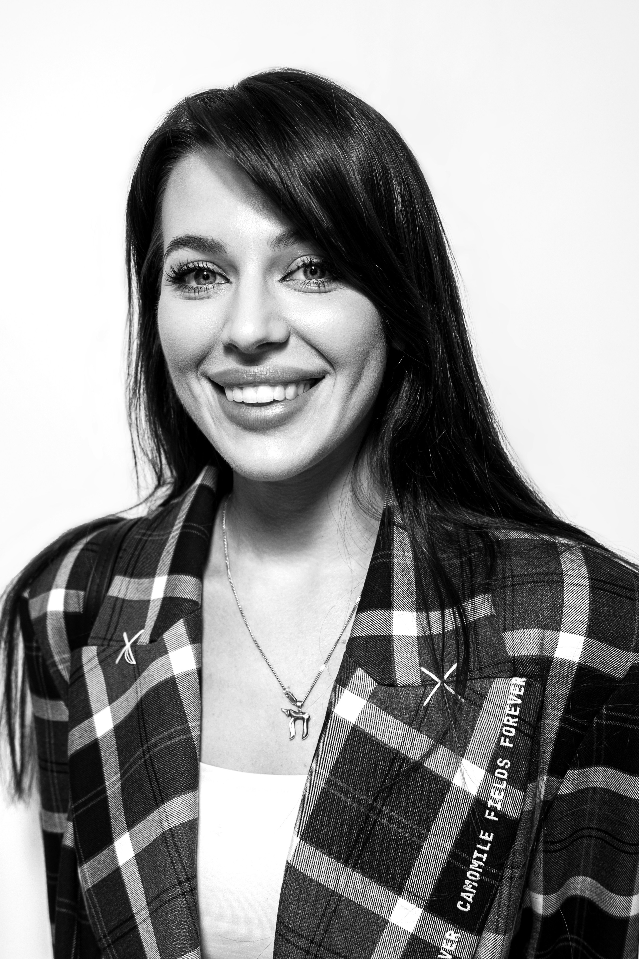 Photographer for bloggers and media personalities for advertising and Reels. Portrait photographer Moscow, UAE, Oleg Koshmarov