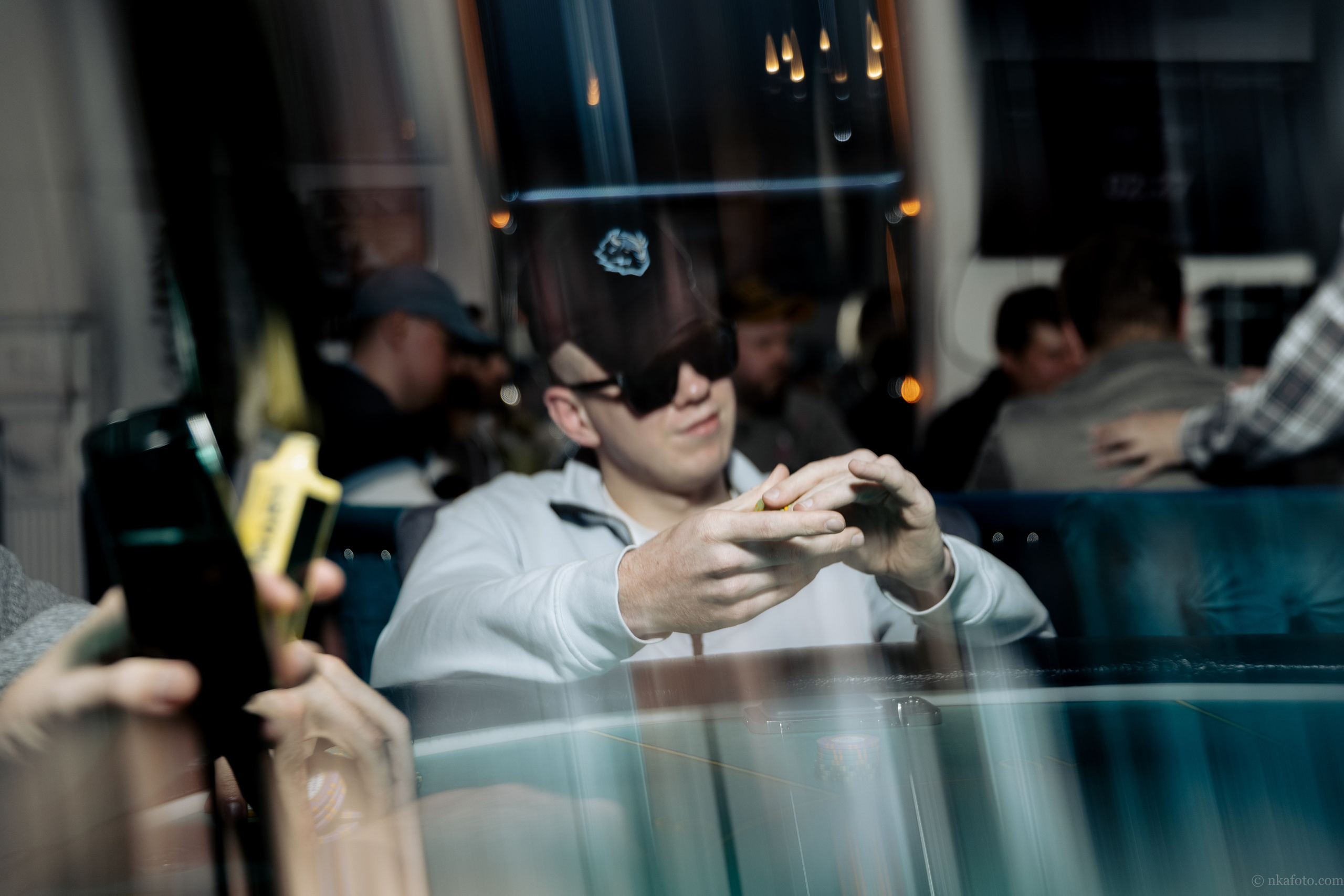 Люди играли в покер. Фотограф в Москве портреты | репортажи | спорт