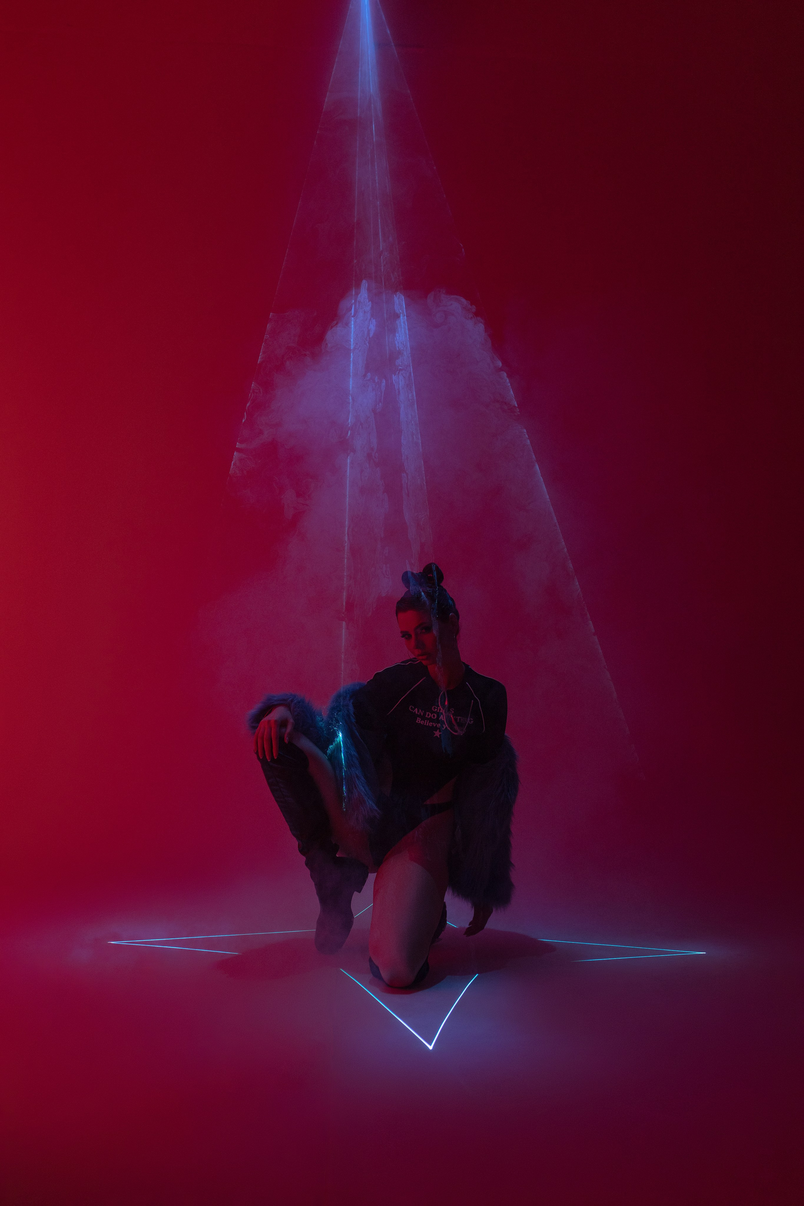 Цветной свет и фигуры. Фотограф Минск