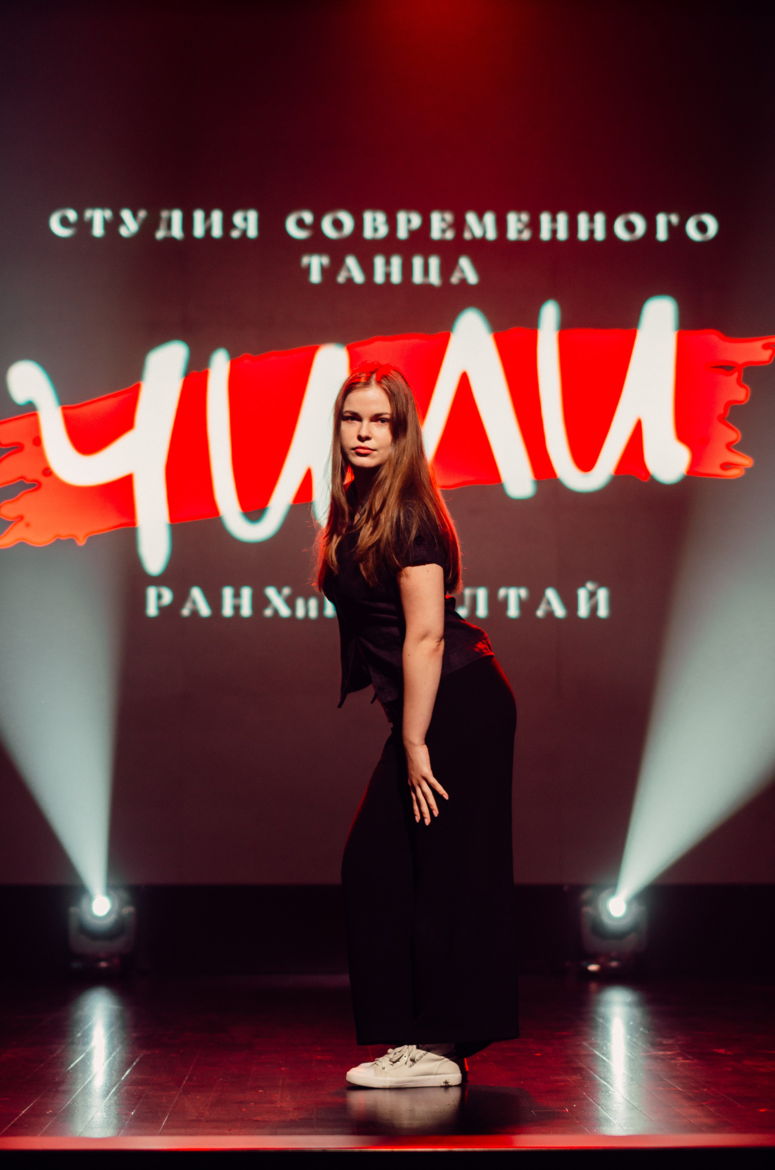 Групповая фотосъемка танцевального коллектива. Денисова Аля — фотограф для парных съемок и индивидуальных историй в Барнауле