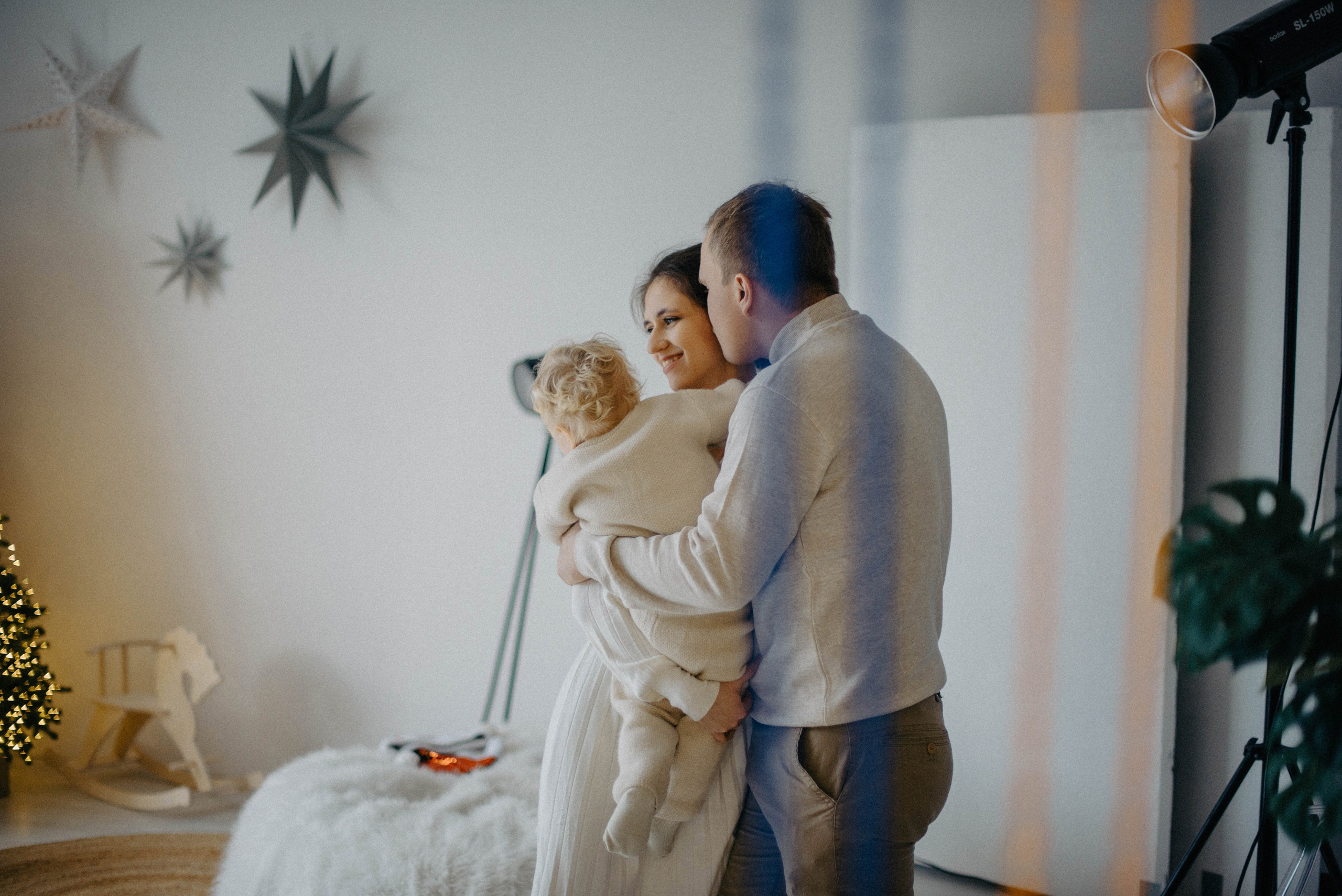 Семейная пара на новогодней фотосессии