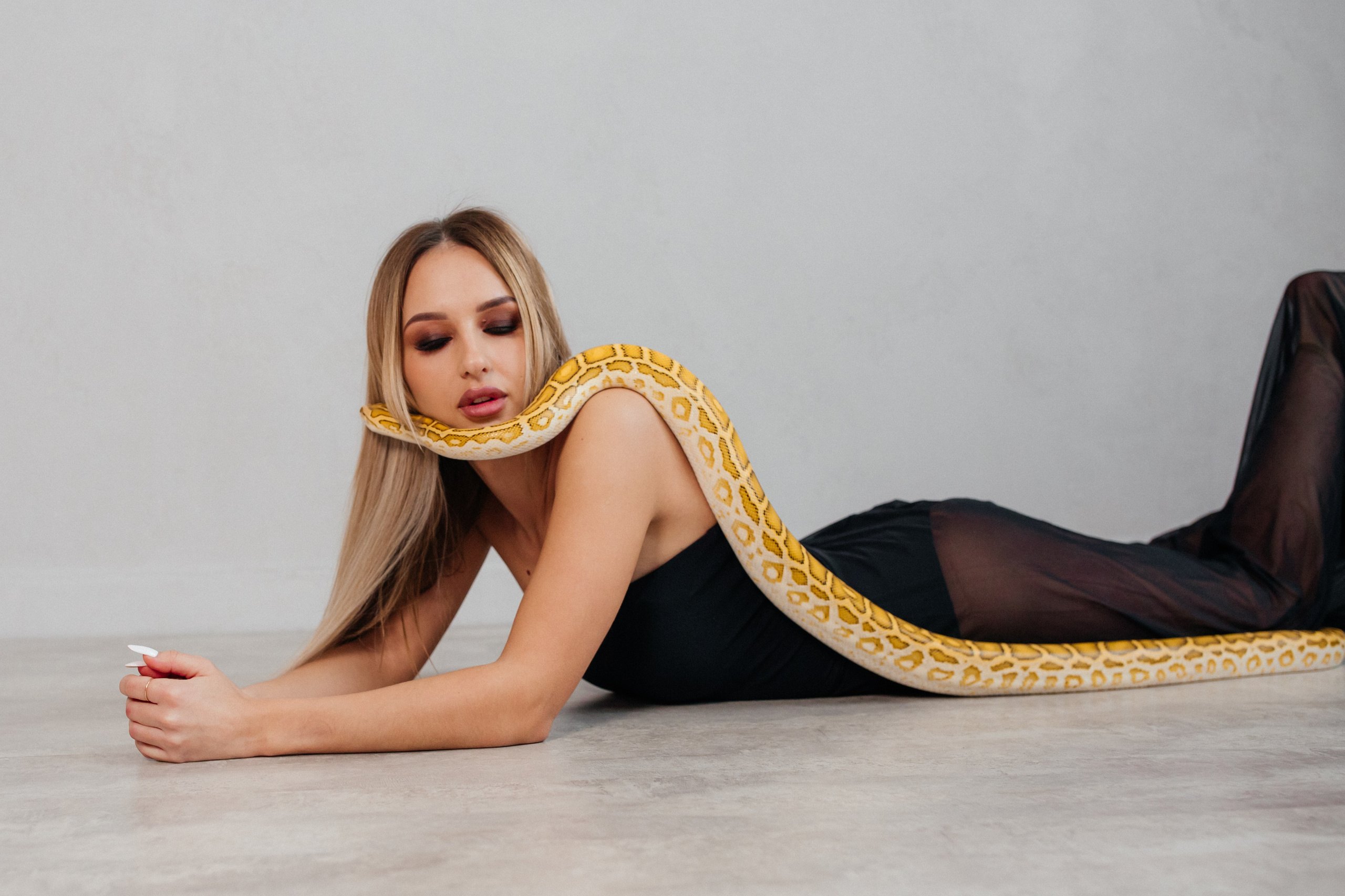 Фотосессии со змеей. Свадебный фотограф в Москве и Твери