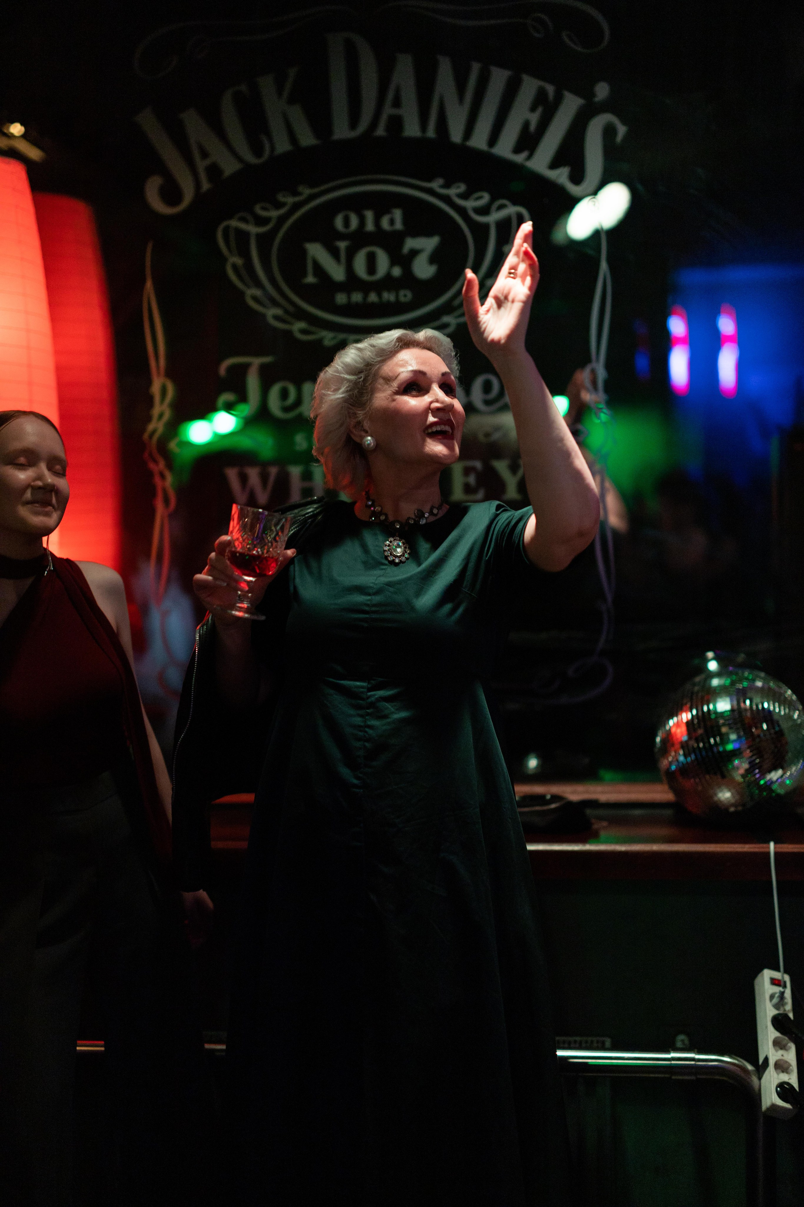 Film backstage. VICTORIA SHU