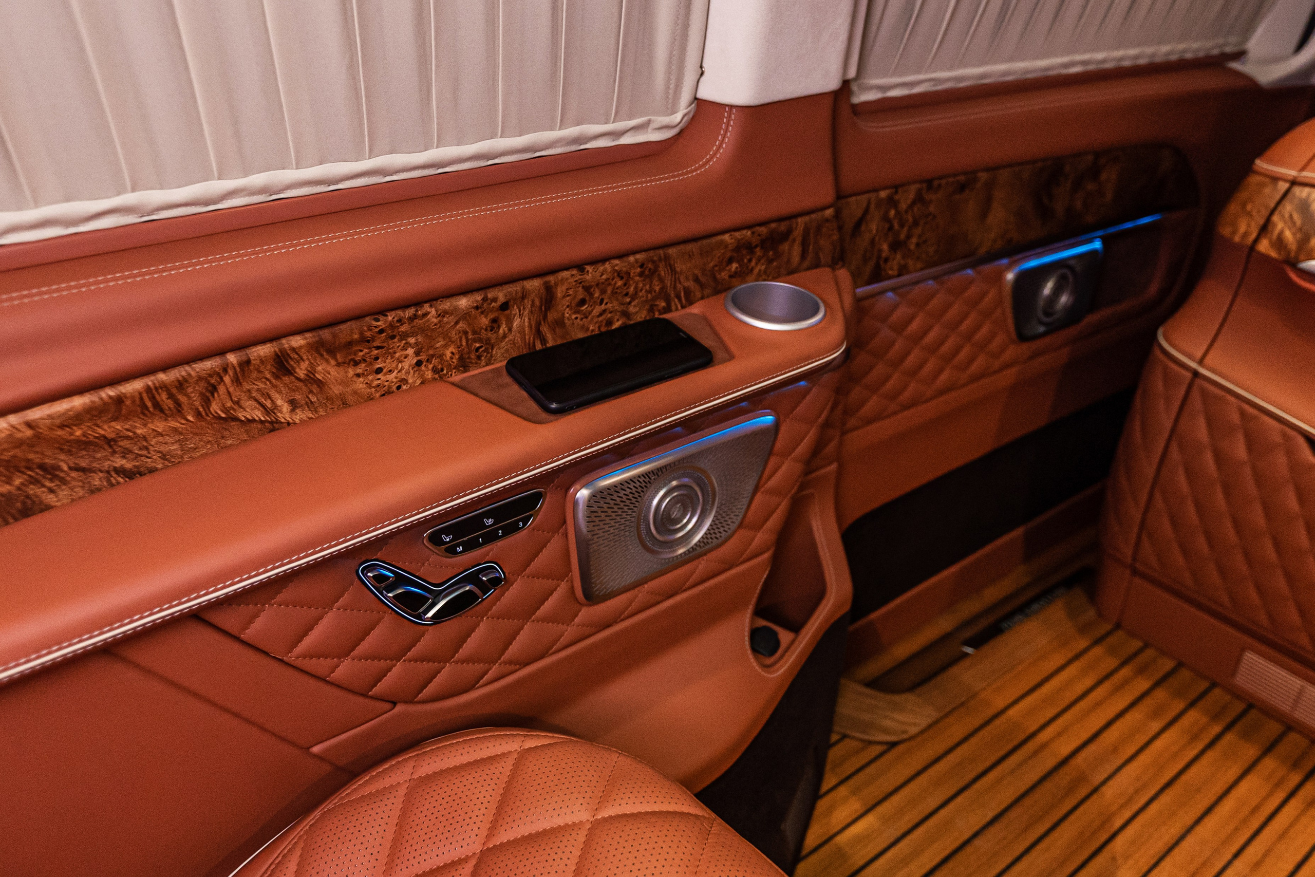 V-Class Brown Yacht. Автомобильный фотограф в Москве | Базилев Александр