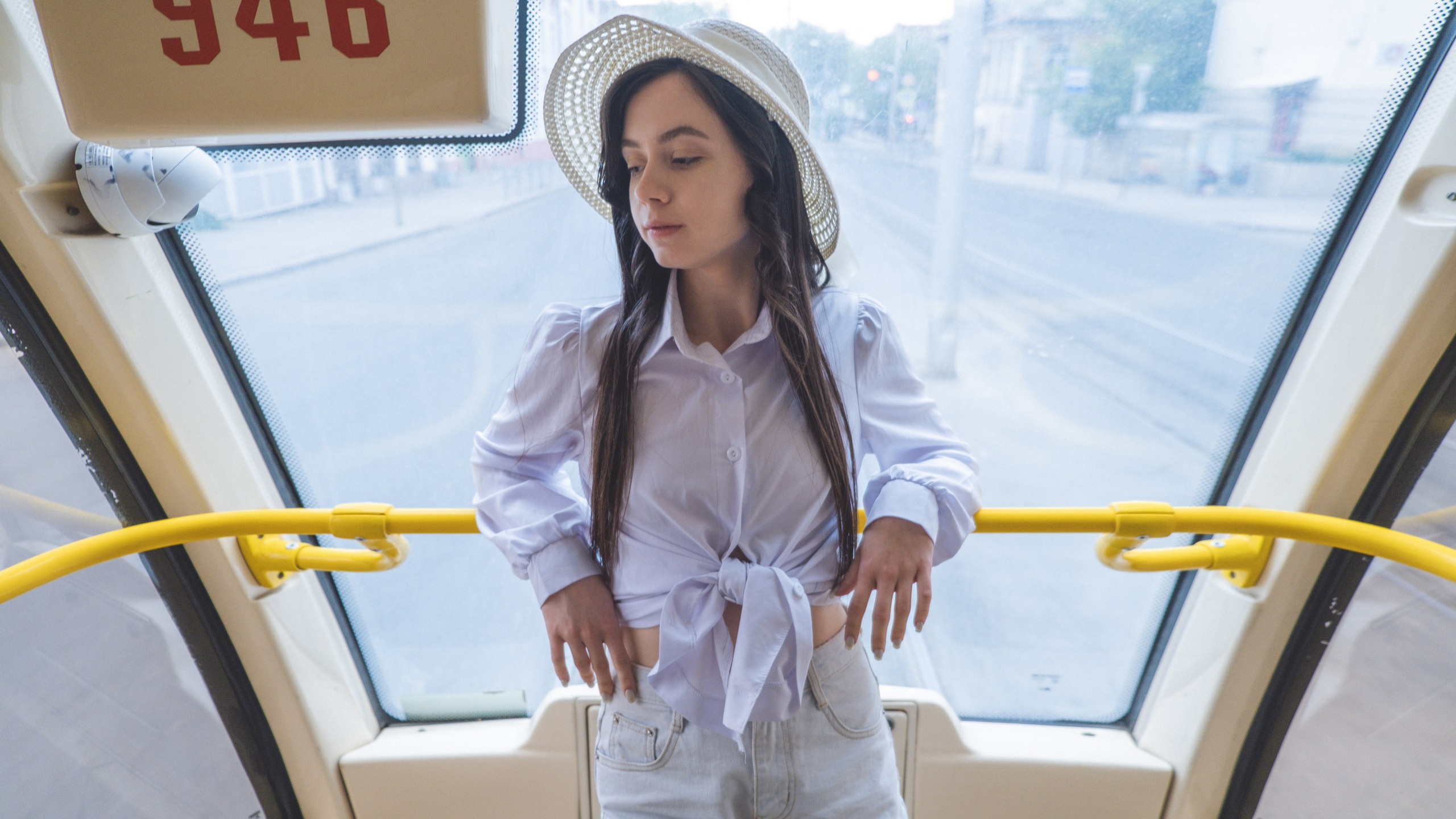 Карина. На трамвае по городу. Дмитрий Пропадалин, Нейрофотография