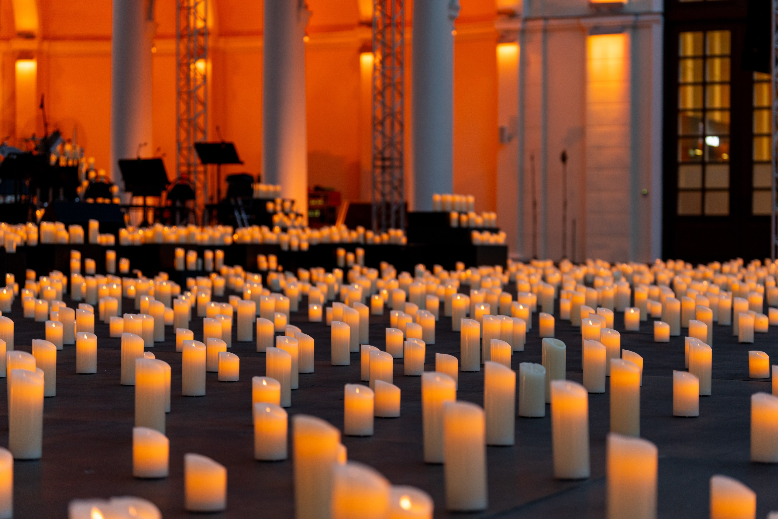 Симфонический оркестр Lumisfera при свечах. Фотограф Никита Комаров