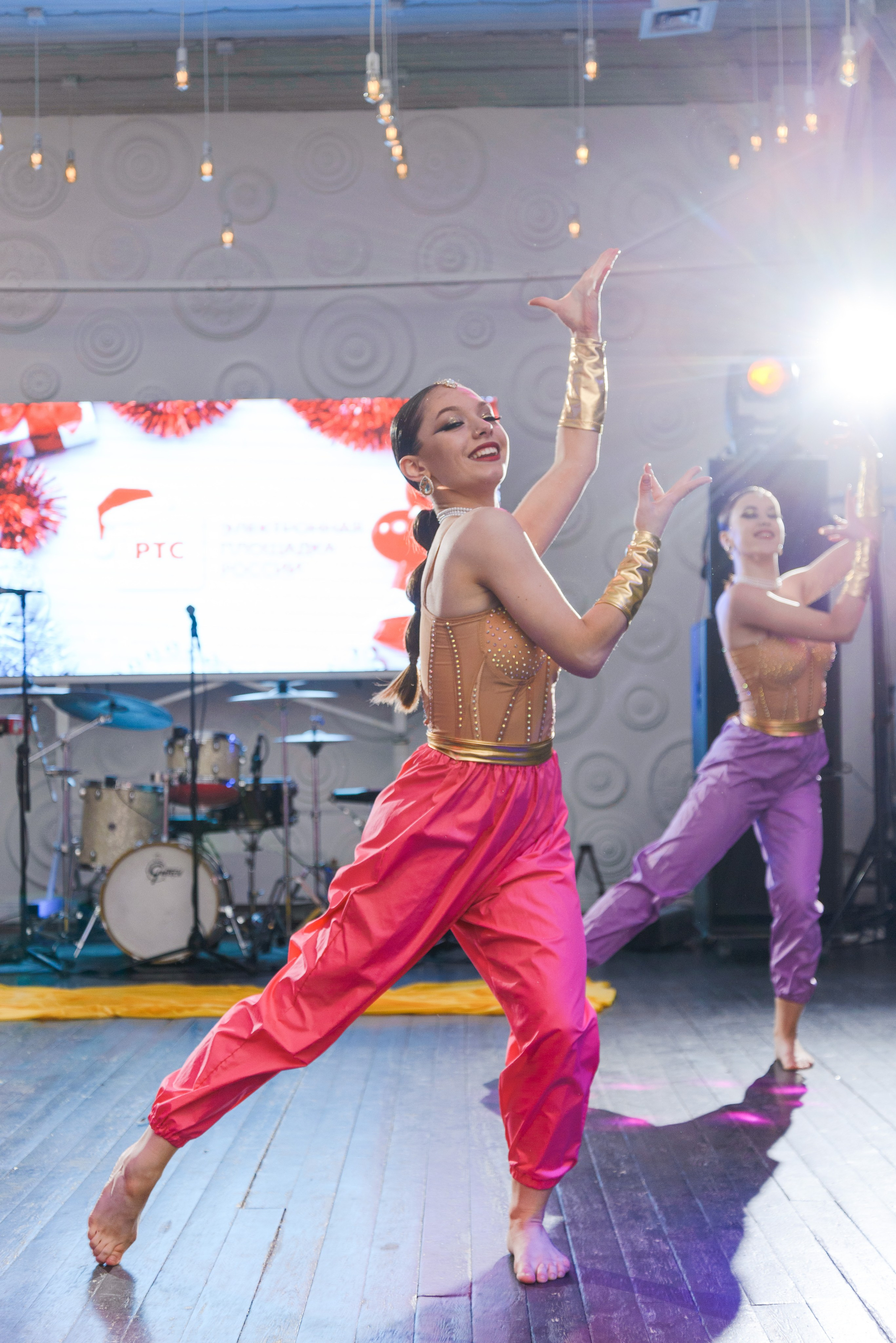 Выступления на банкетных площадках. Танцевальная шоу-группа «GRANAT»