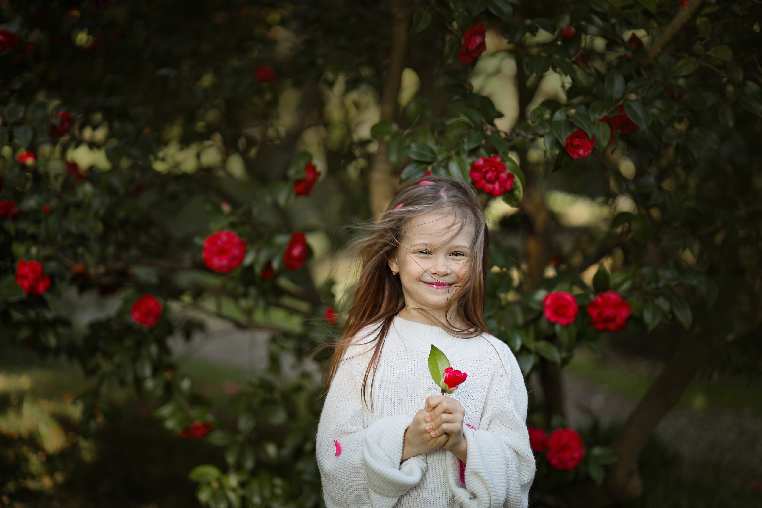Виктория с камелиями. Свадебный и семейный фотограф в Абхазии Жанна Соснина