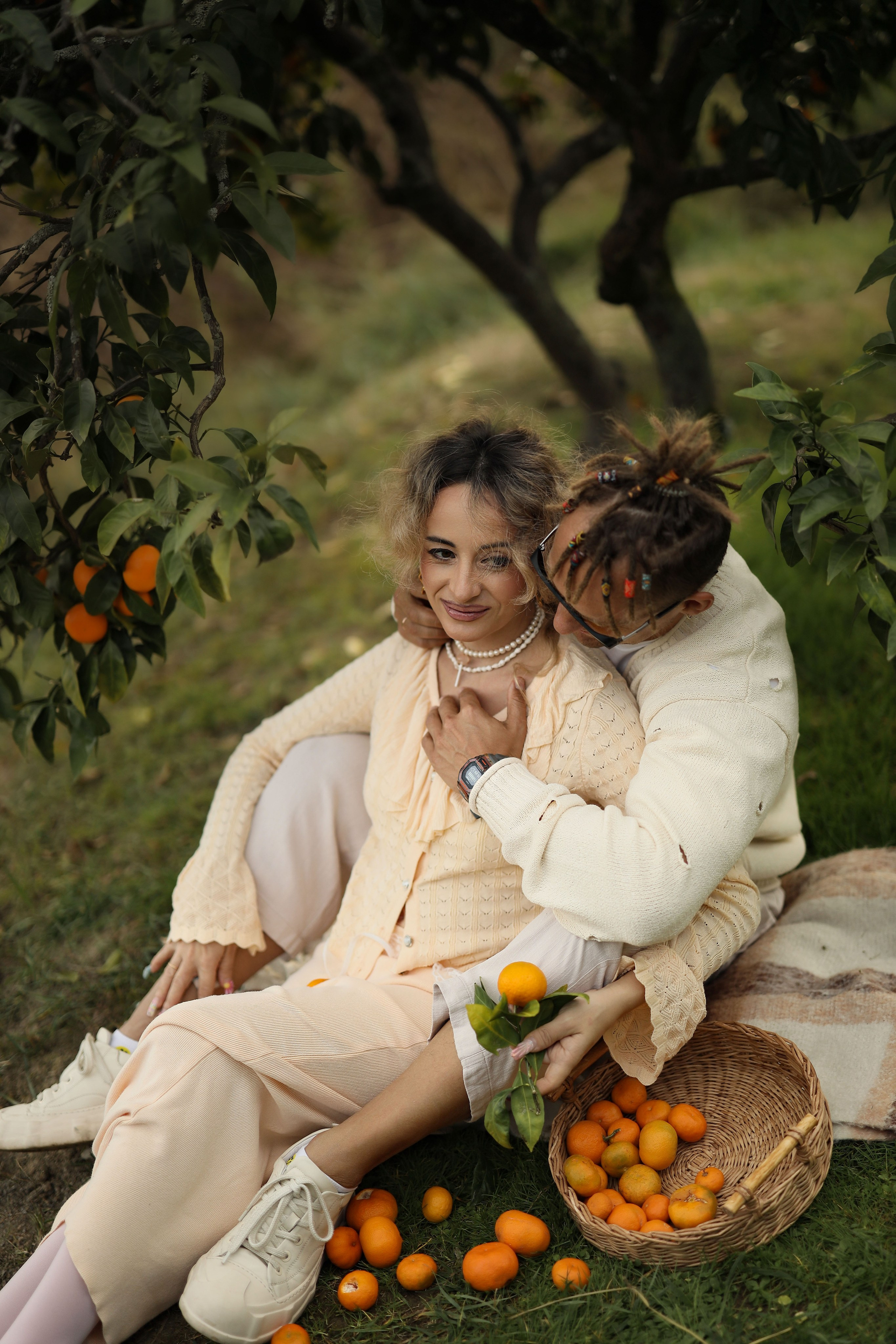 Семейная фотосессия в мандариновом саду Абхазии. Свадебный и семейный фотограф в Абхазии Жанна Соснина