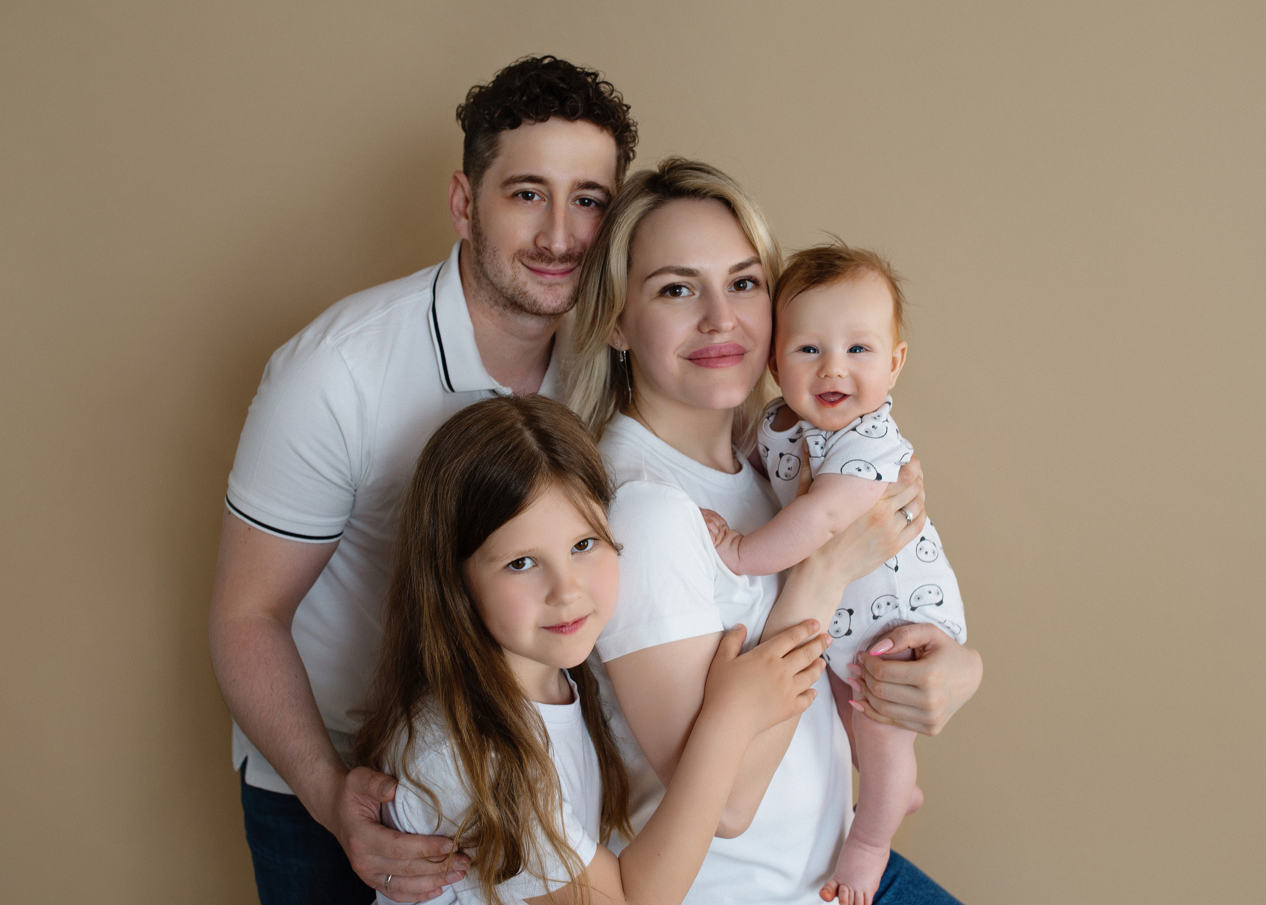 Семейная съёмка на фоне