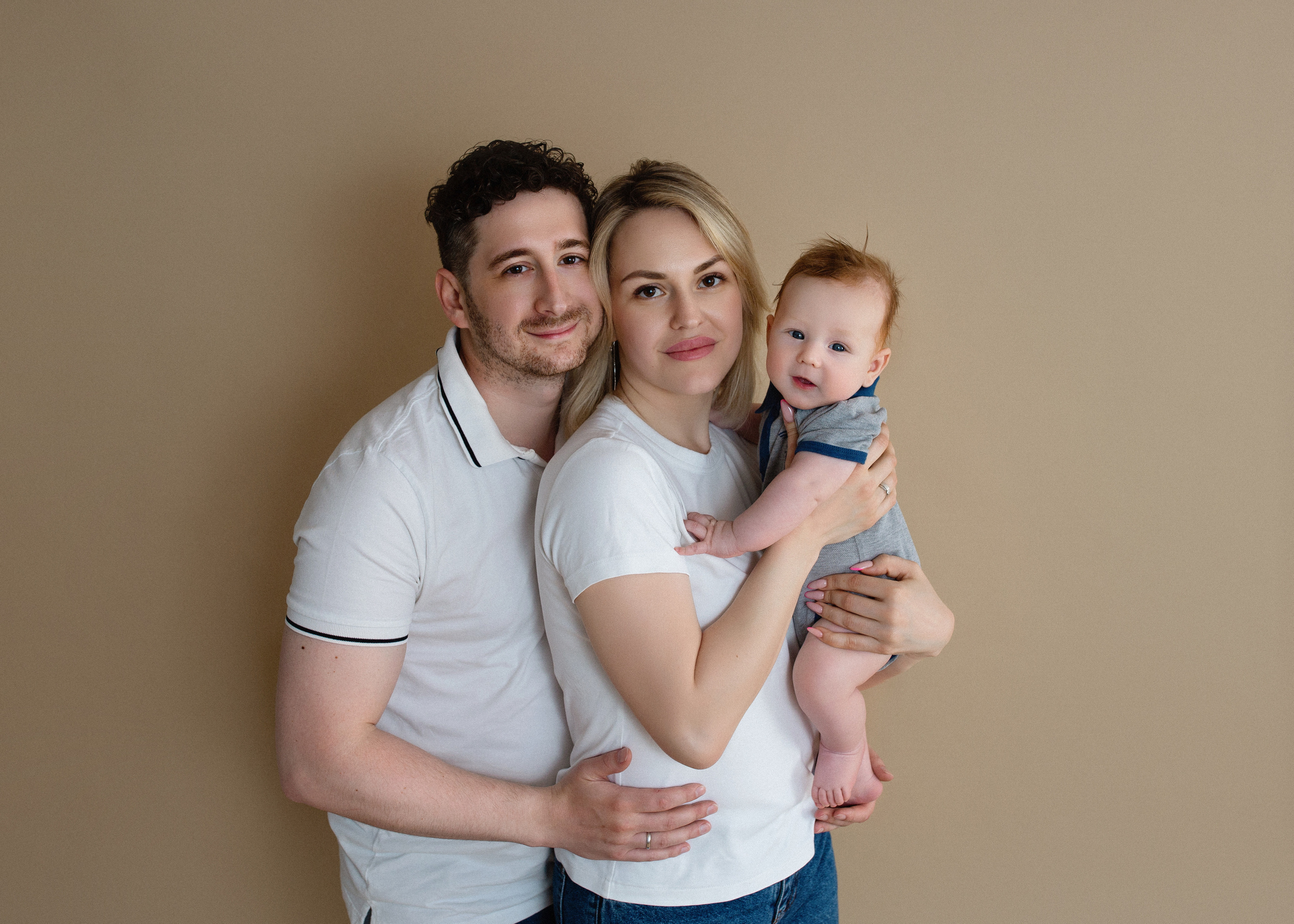 Семейная съёмка на фоне