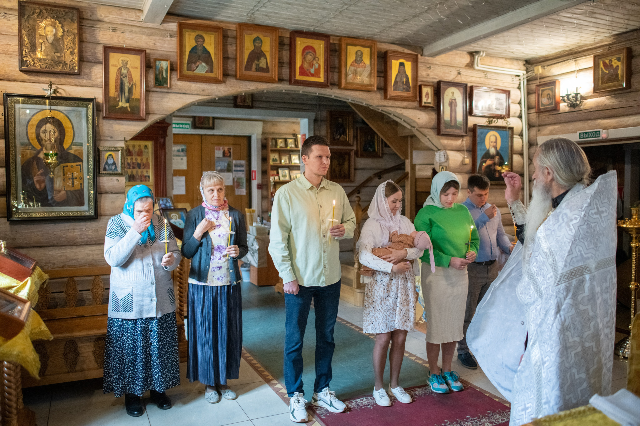 Крещение младенца Вероники. Здравница. Храм Матроны Московской. Фотограф Крещения и Венчания в Москве и МО