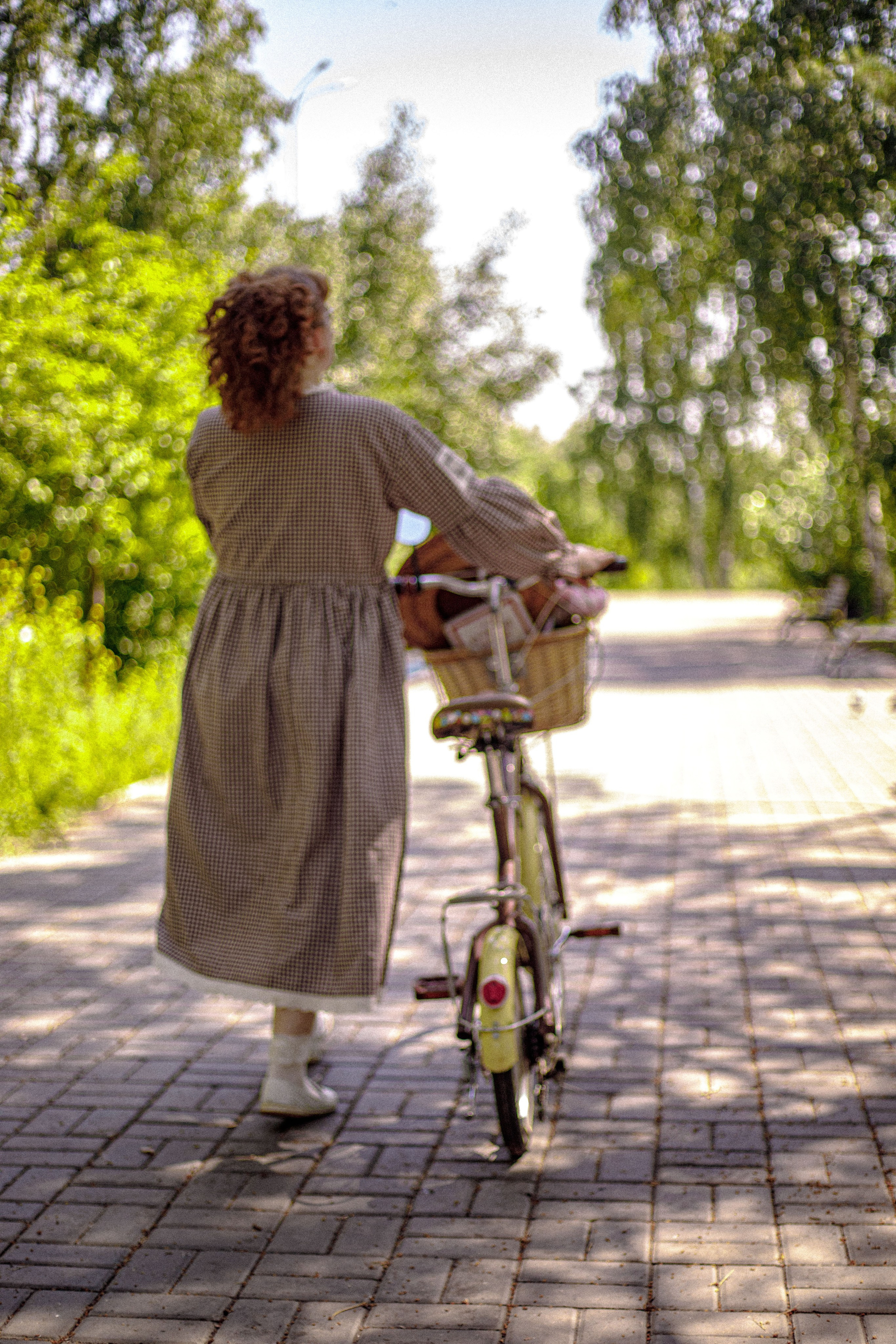 Дама с ретро-велосипедом. Фотограф Екатерина Козловская