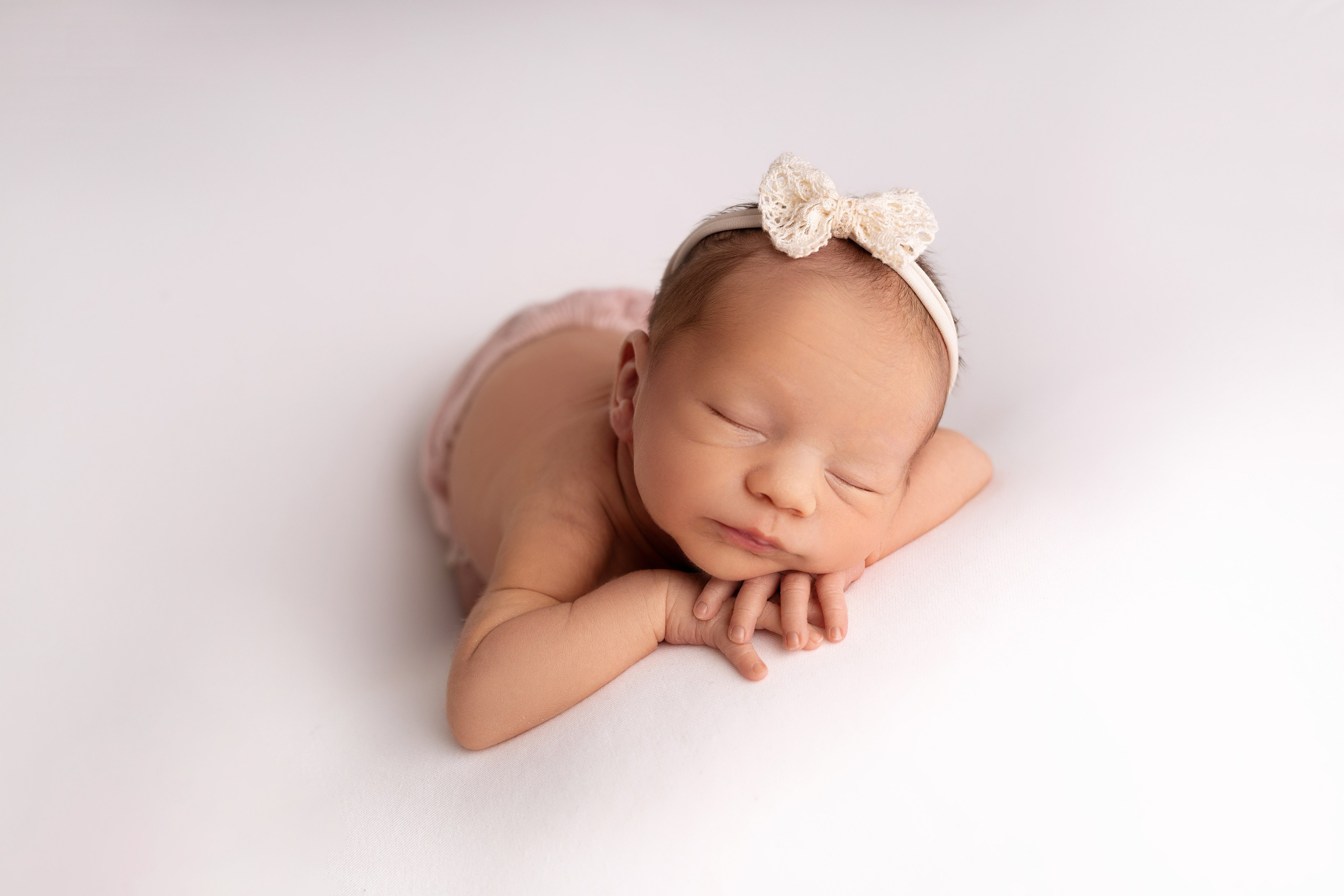 Классическая фотосессия малыша. Фотограф новорожденных малышей в Омске и Омской области Эльвира Камаева