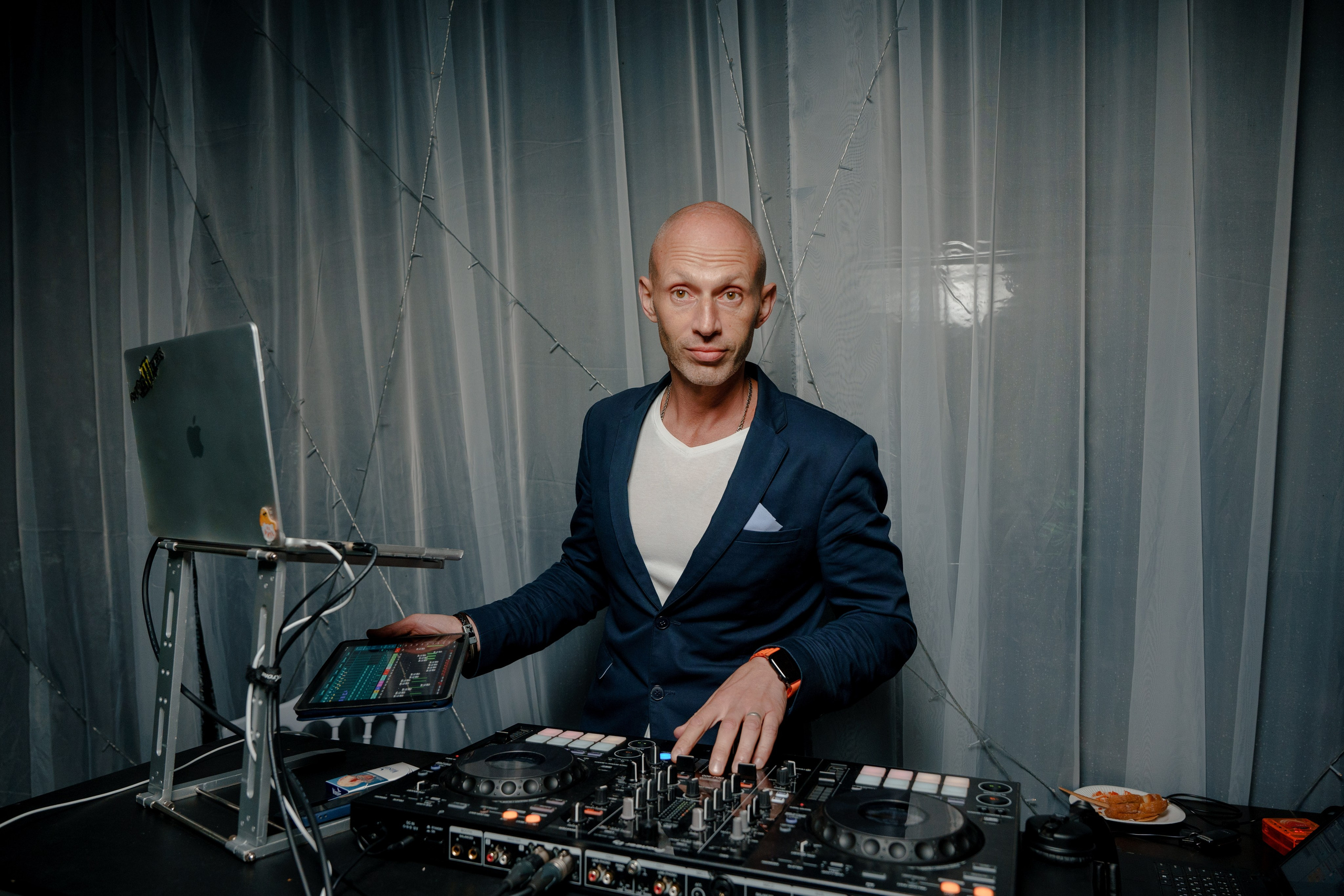 День рождения в шатре на водохранилище. Репортажный фотограф Москва Сергей Дружинин