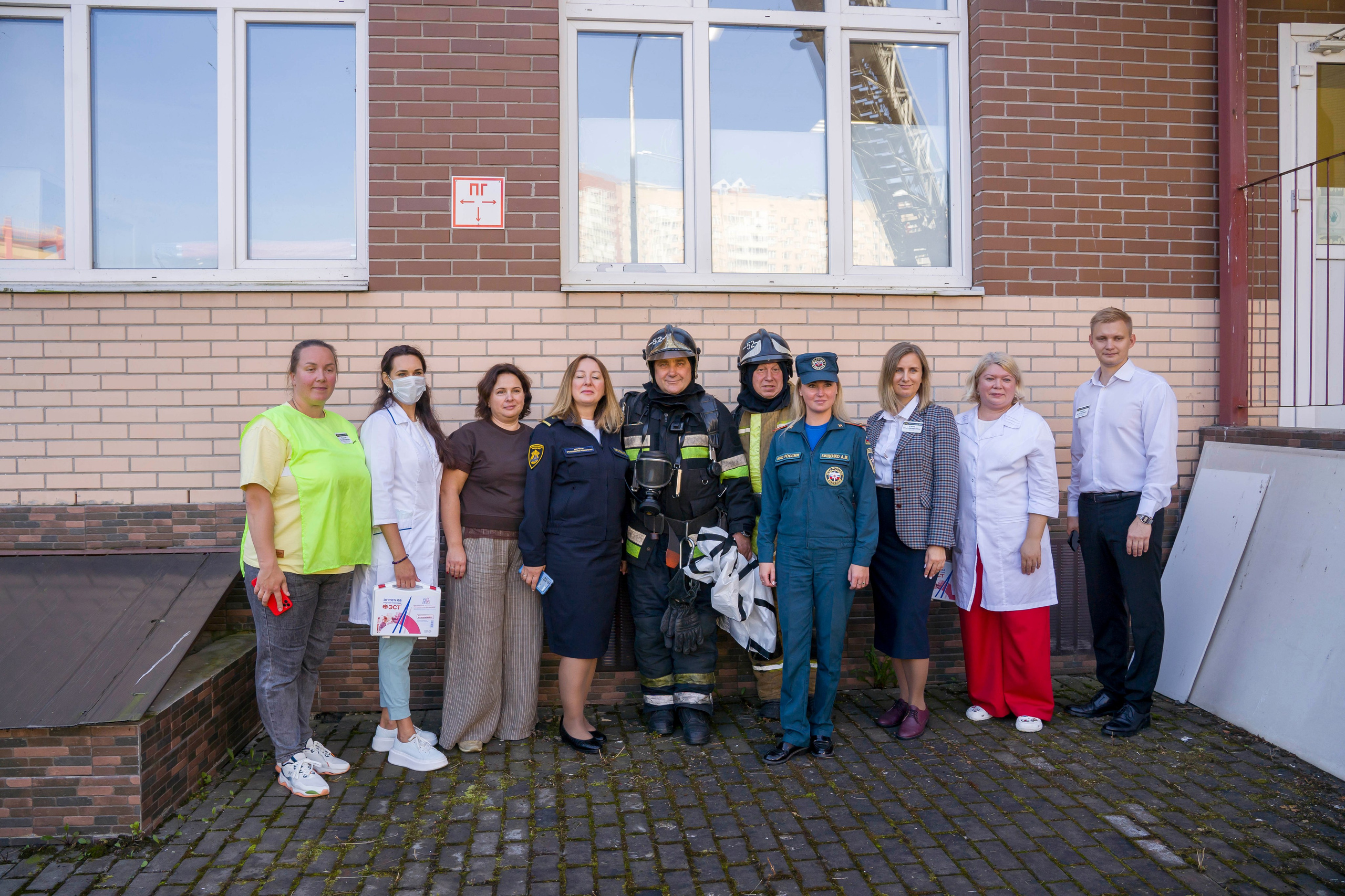 МЧС тренировка эвакуации в школе. Фотограф в Санкт-Петербурге. Репортажная и все съёмки для бизнеса