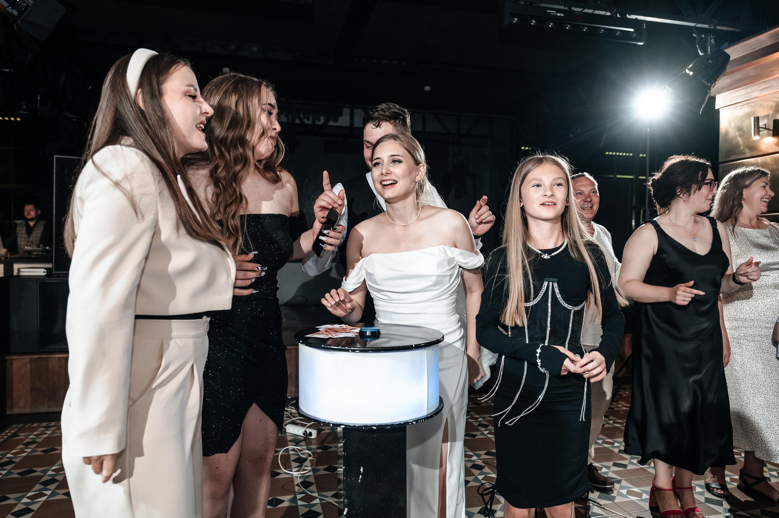 Даниил и Валерия. Черная утка. Полный день. Фотограф Екатерина Бочарникова