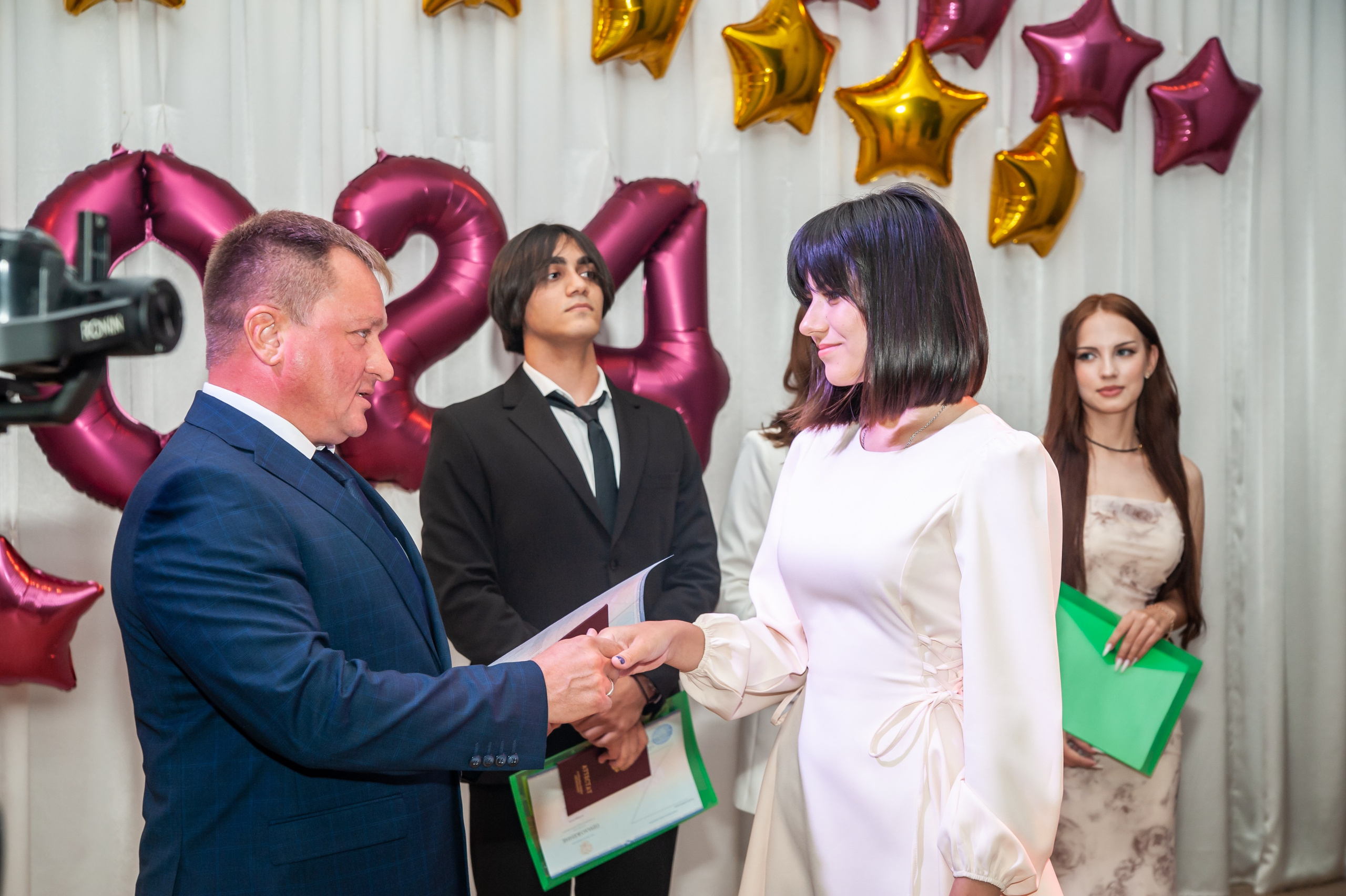 Выпускной МАОУ СОШ № 17 им. Эдуарда Есаяна. Свадебный и семейный фотограф Денис Лукьянов в Краснодаре, Краснодарском крае и Республике Крым