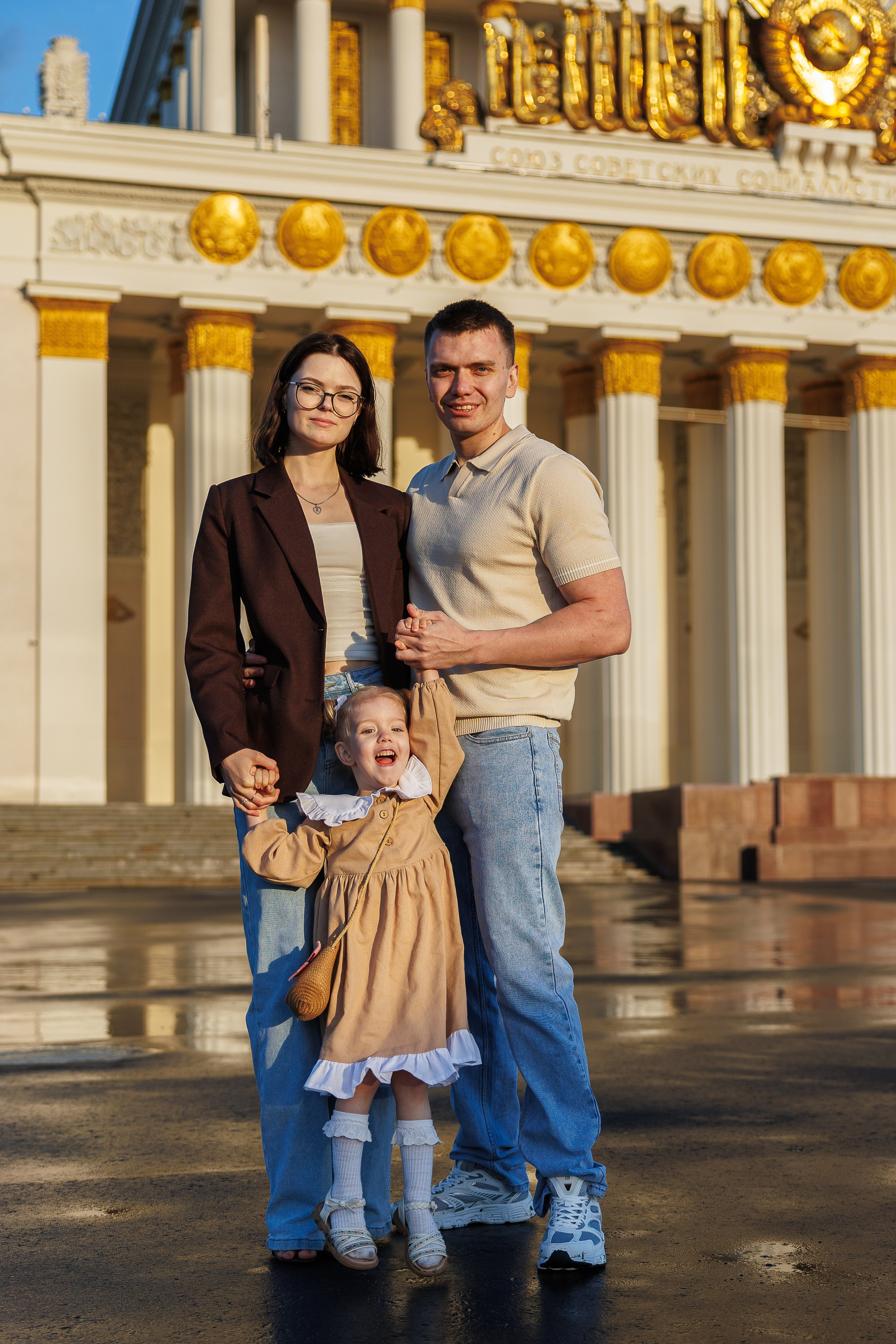 Семейная прогулка на ВДНХ. Свадебный и семейный фотограф в Москве Красинская Мария