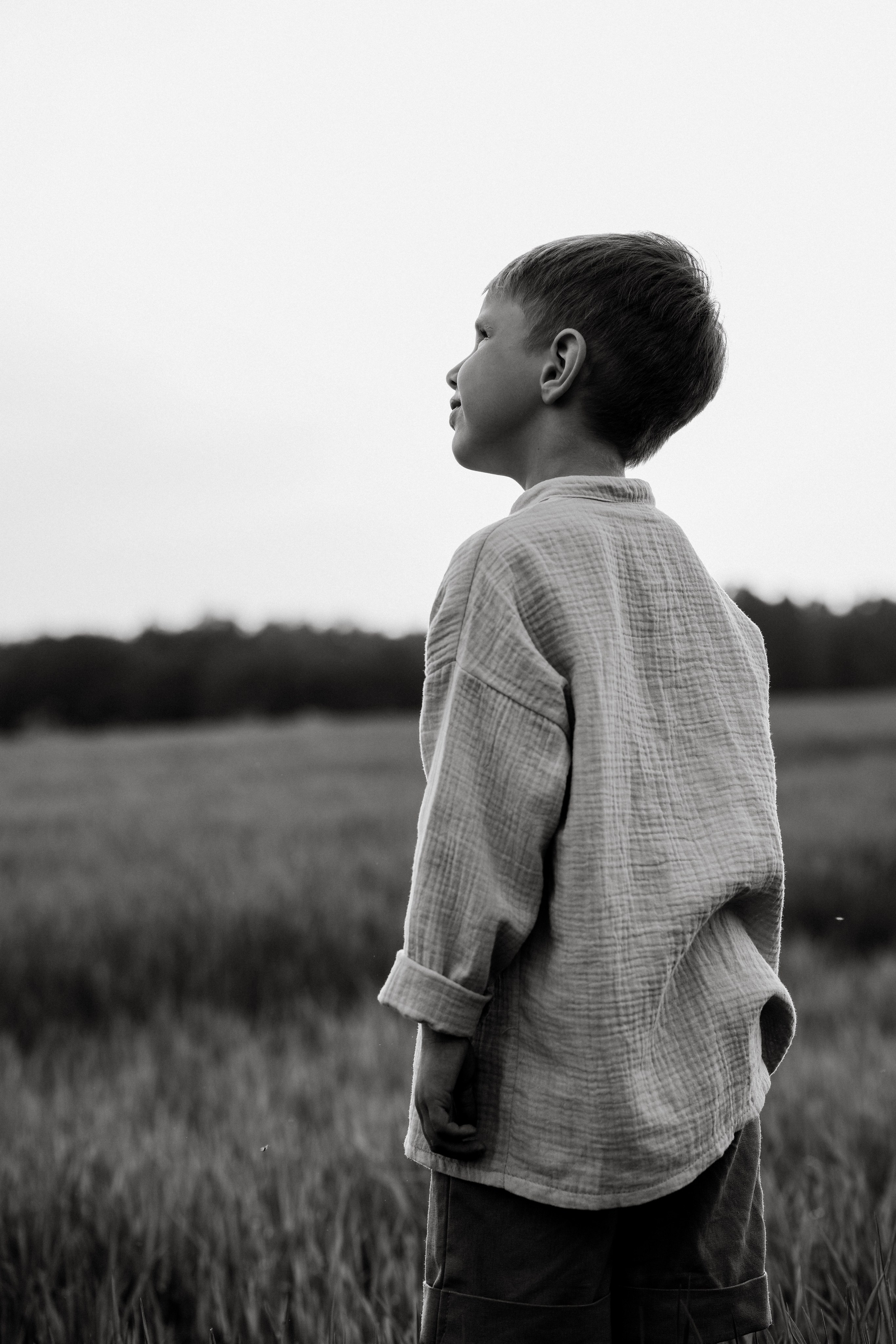 Ксюшенька, Кристиночка и Кирюшенька в поле. Семейный и портретный фотограф в Санкт-Петербурге Татьяна Гримоть