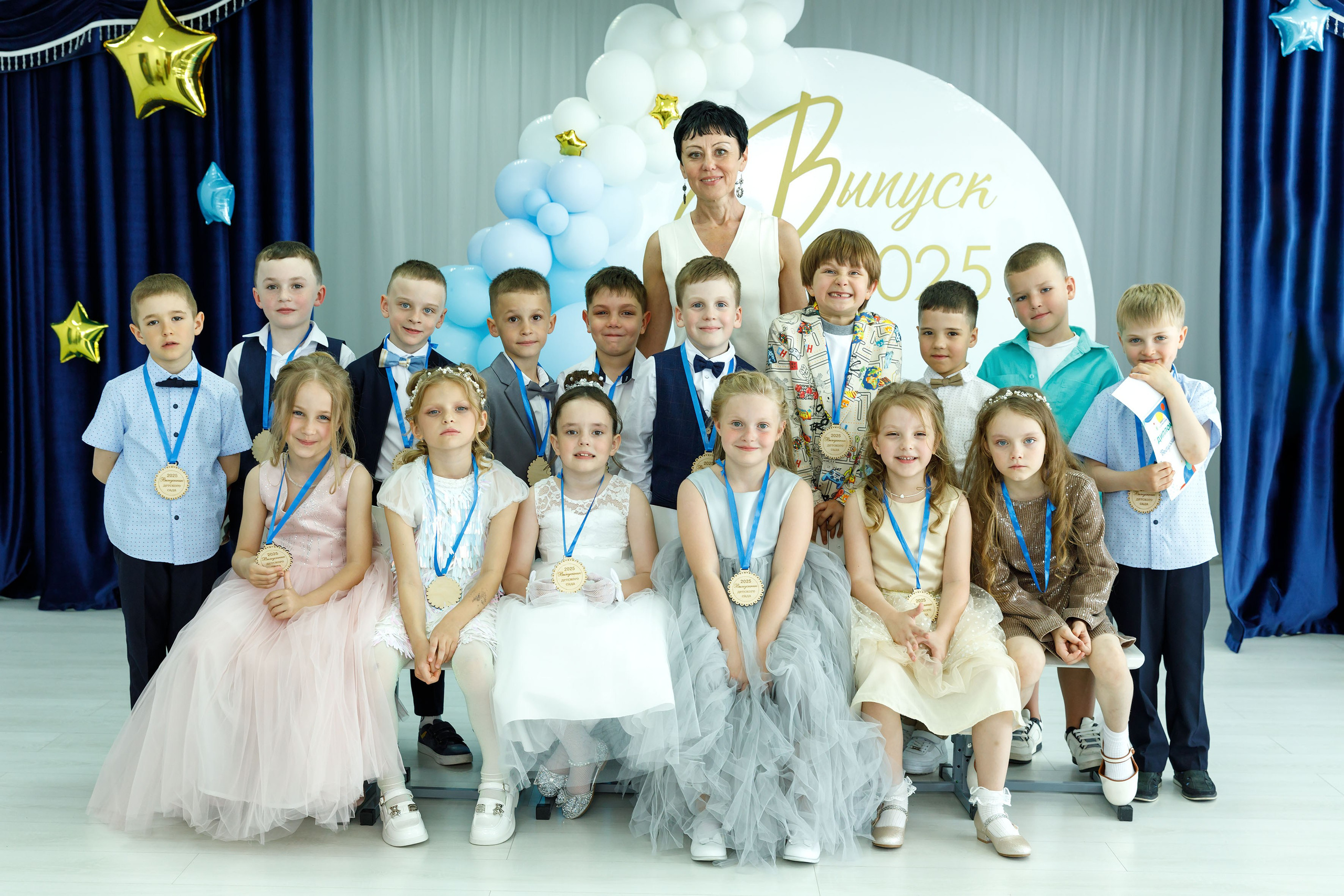 Выпускной в Гармонии. Фотограф Анна Телекаева, выпускные альбомы, семейные и репортажные съемки в Омске