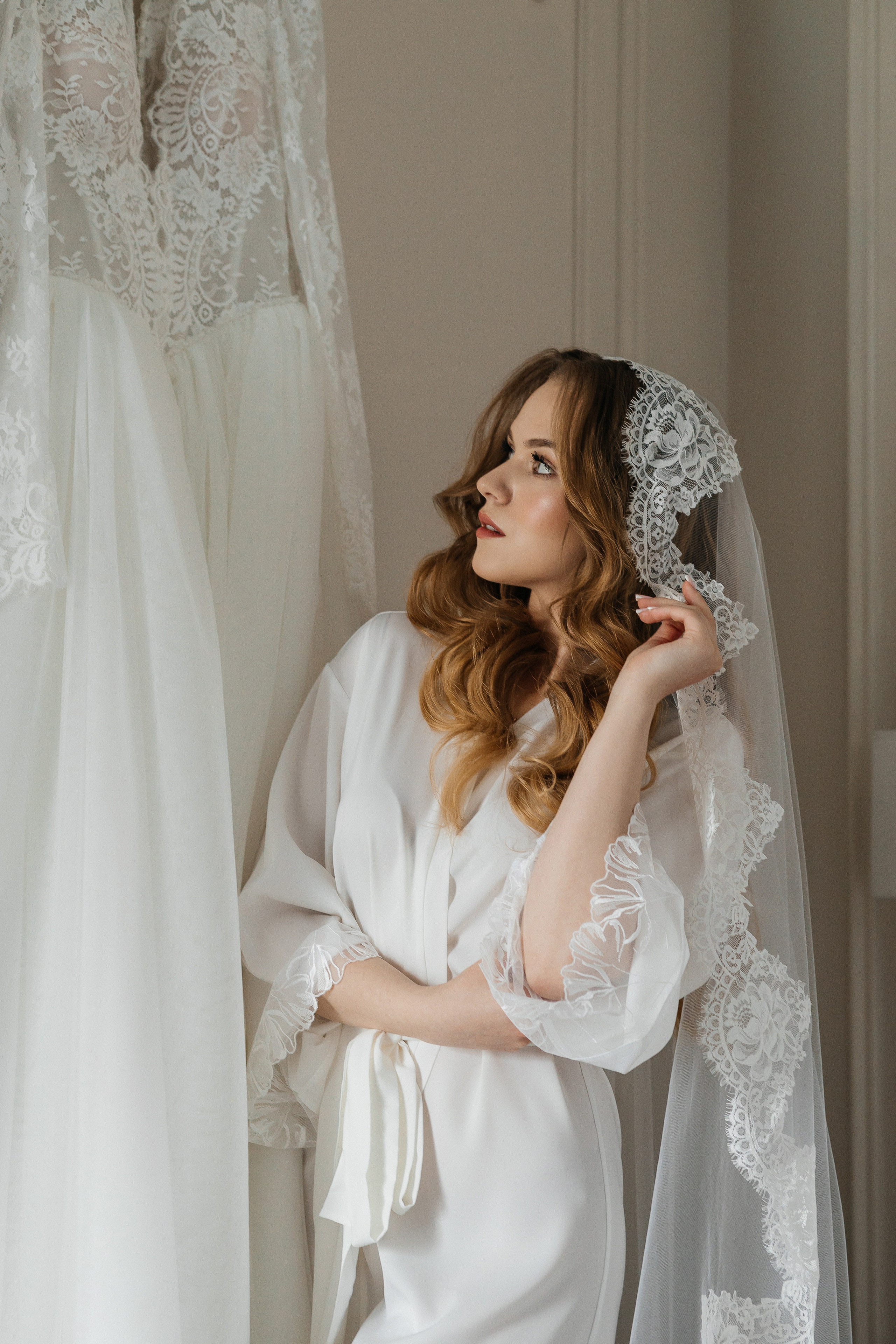 Роскошное утро пары в номере отеля. Олег Сверчков | Свадебный фотограф Вологда