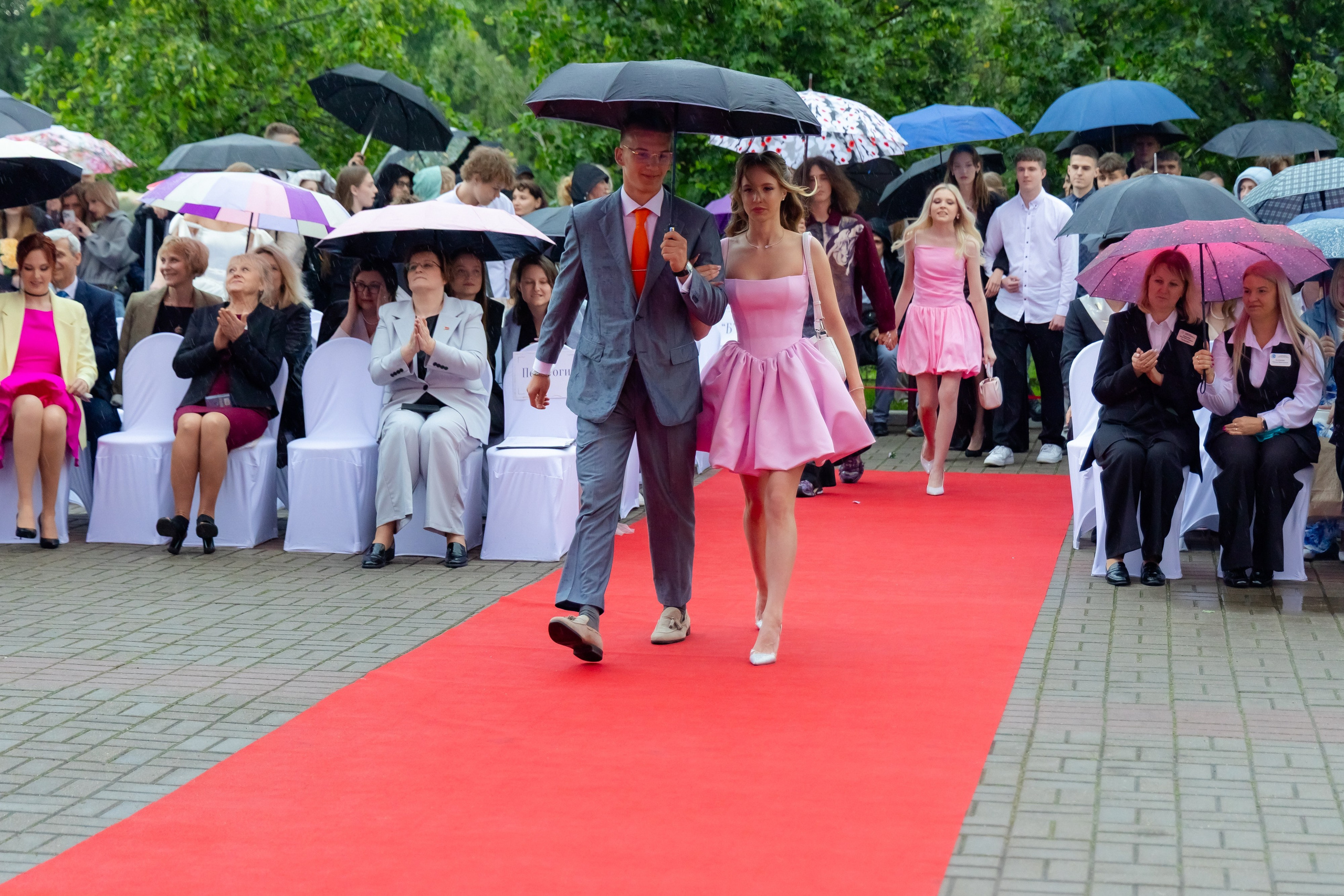 Школьный выпускной 2025 год в Минске, Беларуси. Свадебный фотограф в Минске/Беларуси Сергей Спиридонов