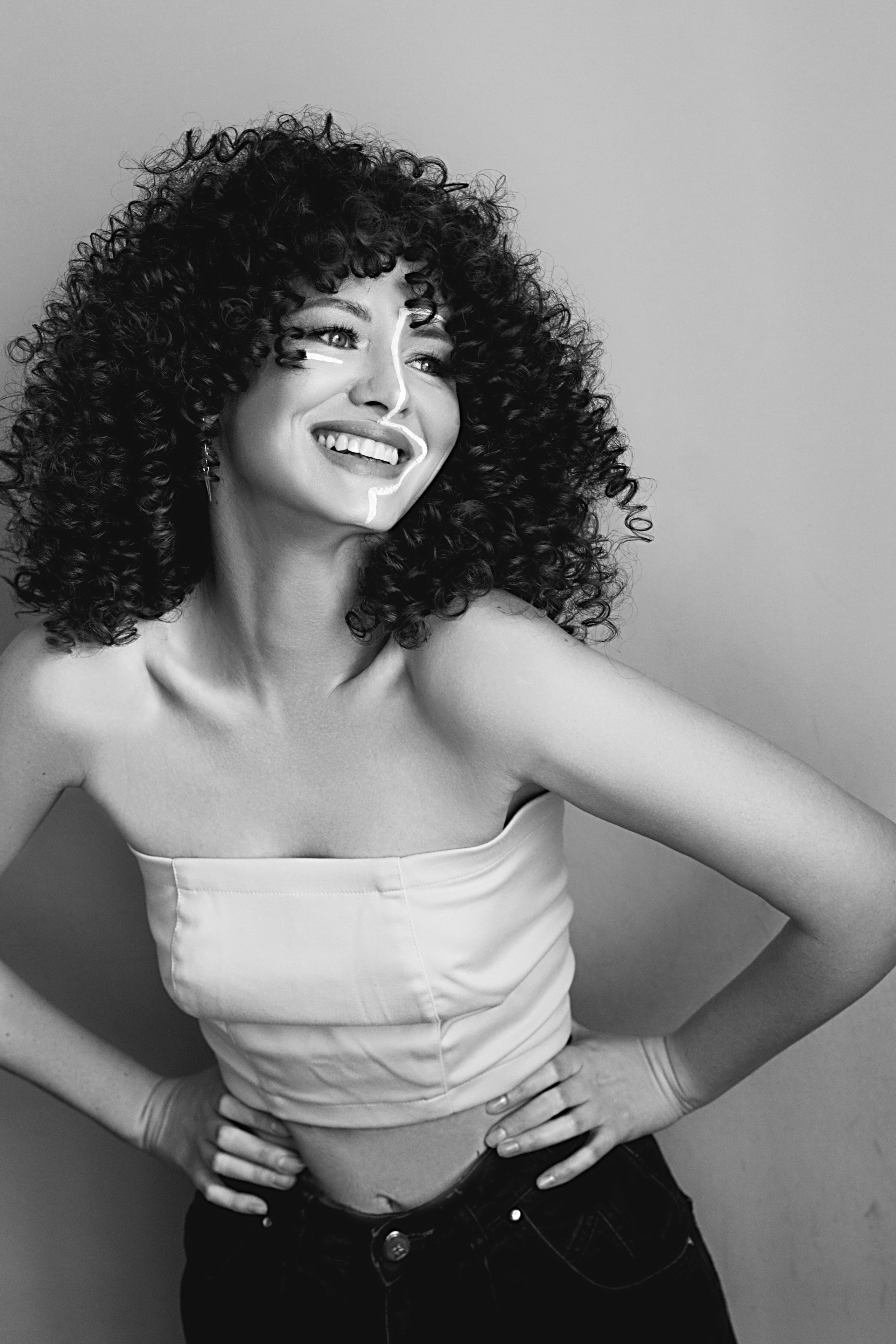 афроприческа для фотосессии в портретном стиле