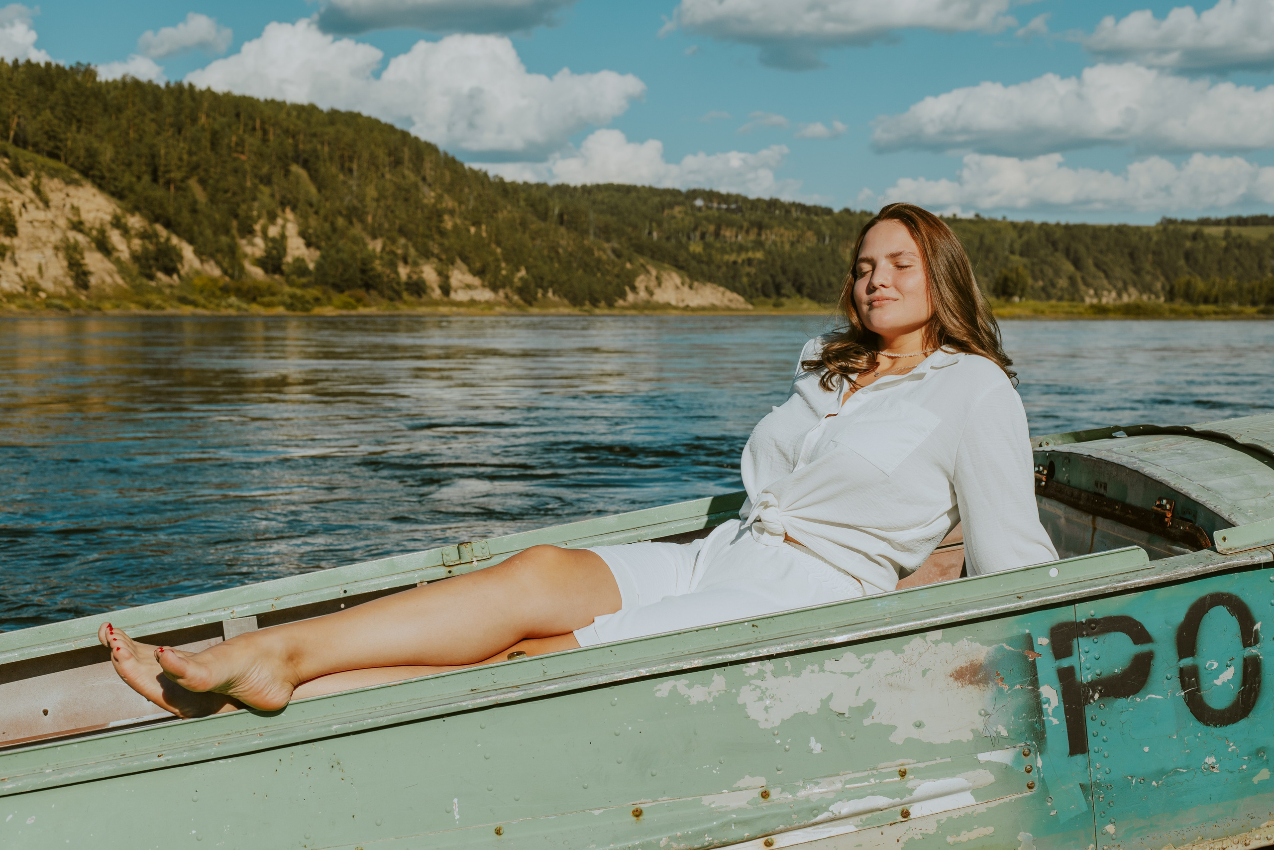 Индивидуальная фотосессия на берегу. Фотограф Ангарск Александра Зарубина