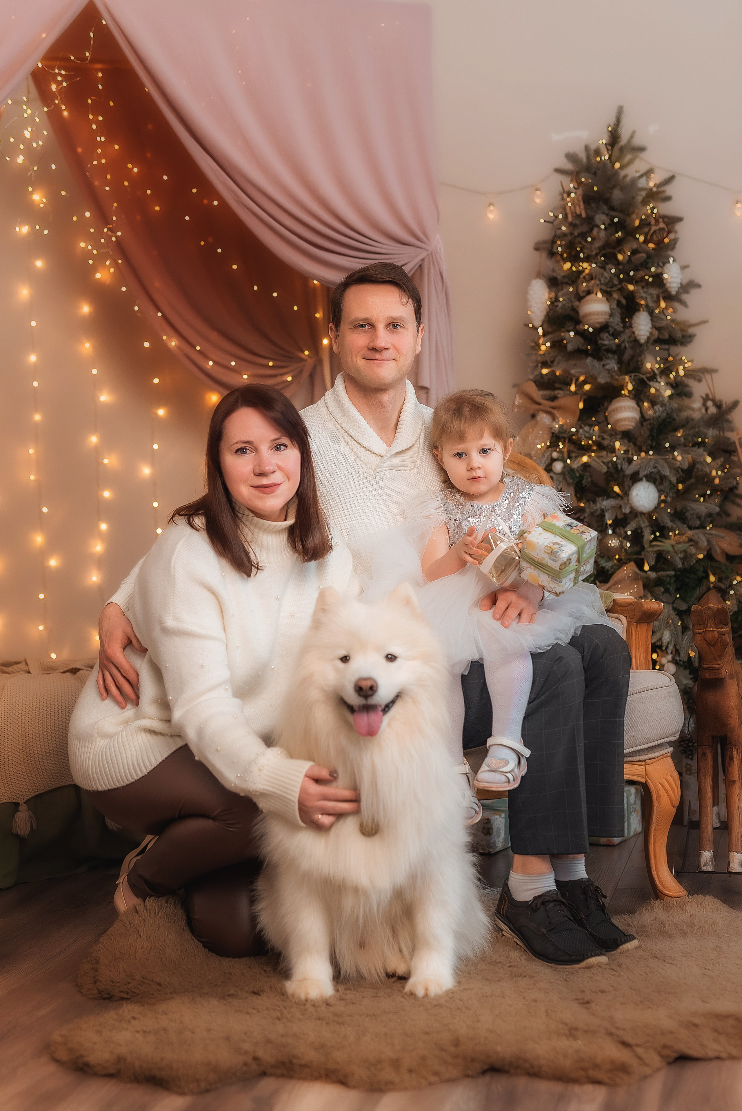 Семейная фотосессия с самоедом. Семейный, детский фотограф в Воронеже Анна Никитина
