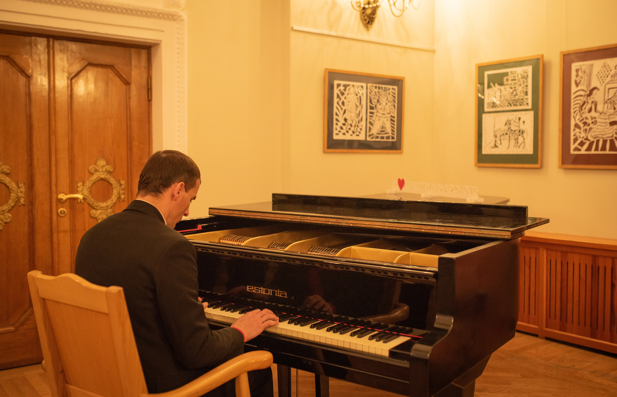 Театральный вечер «Мнимый больной». Творческий фотограф в Севастополе — Антонина Марченко