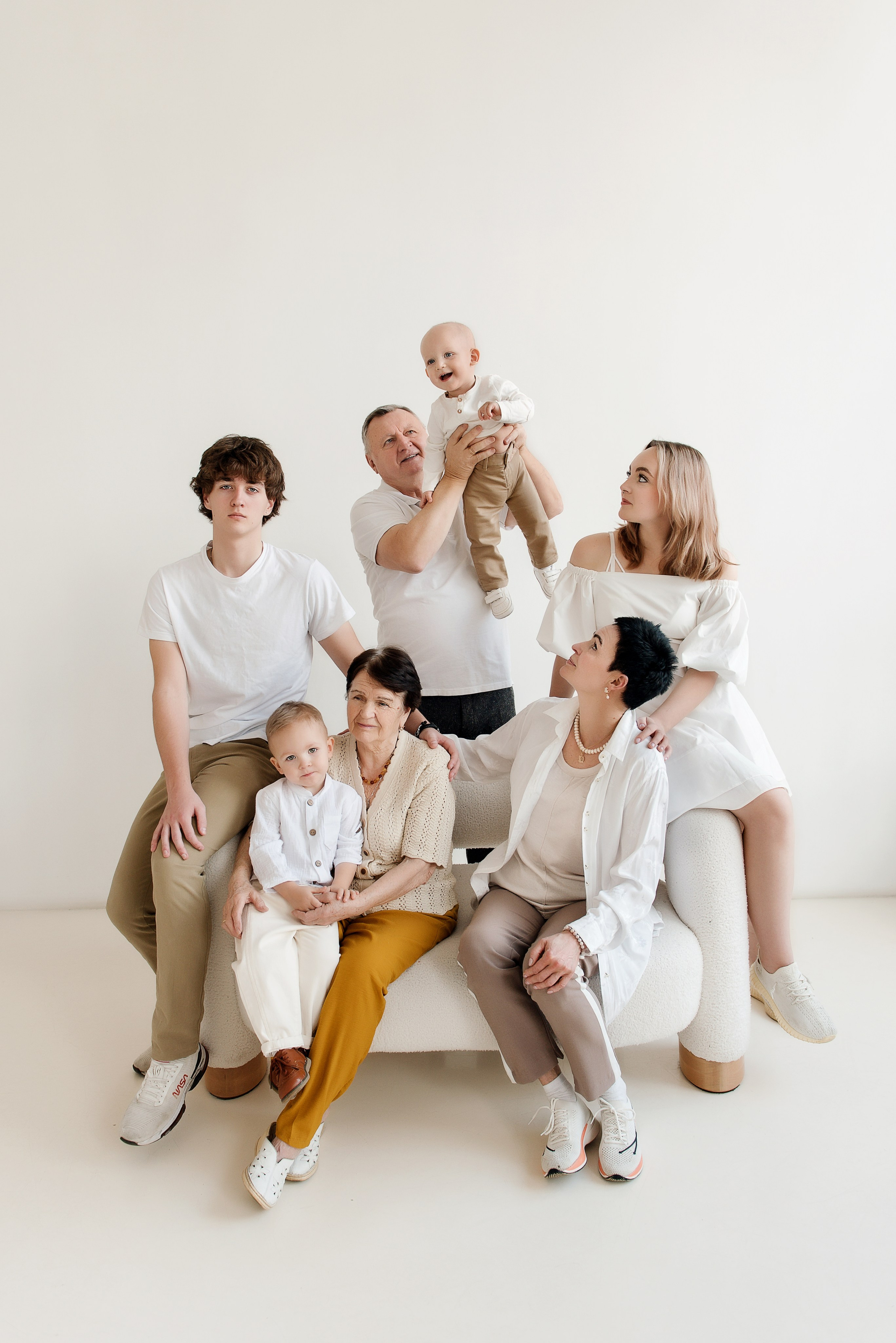 Семейная съёмка большой семьи в Москве. Детский фотограф в Долгопрудном и Москве