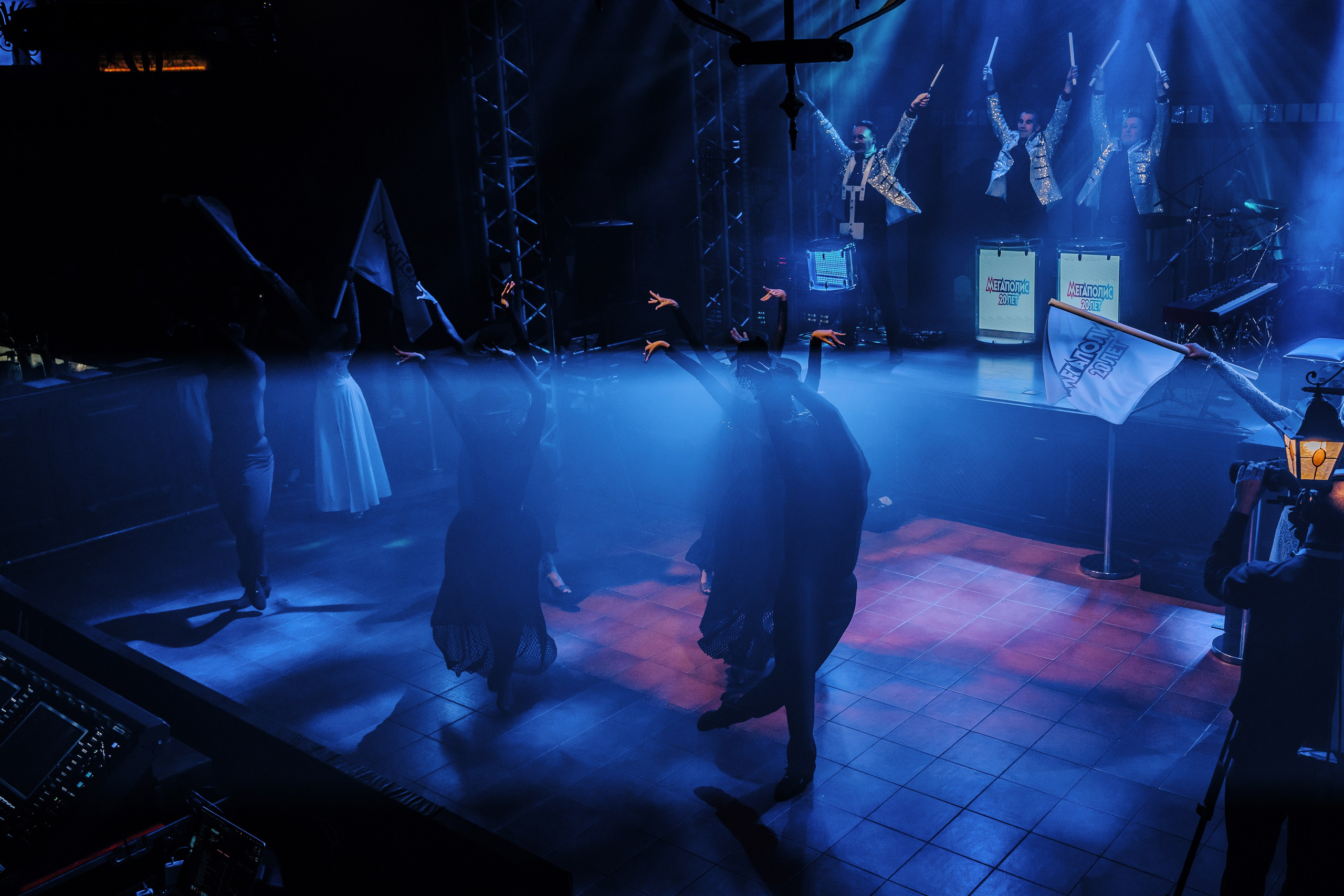 20 ЛЕТ МЕГАПОЛИС ЧЕЛЯБИНСК ХЕДЛАЙНЕР ЕЛКА. Репортажный фотограф Зуев Роман г. Челябинск