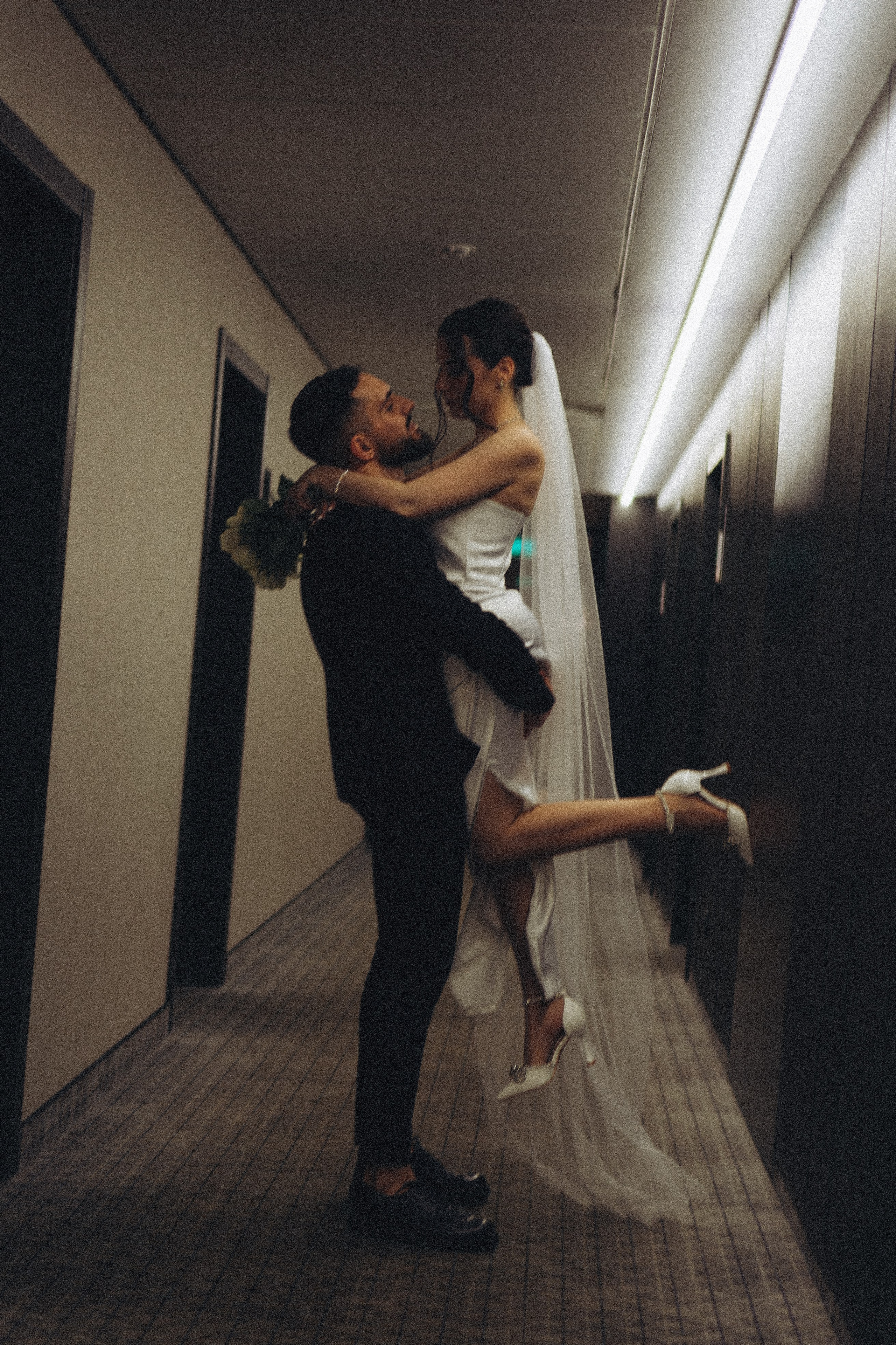 СВАДЕБНАЯ СЬЕМКА СБОРОВ ЖЕНИХА И НЕВЕСТЫ В ОТЕЛЕ И ТАКЖЕ ФОТОСЕССИИЯ В ОТЕЛЕЕ МЕГАПОЛИС БРЯНСК. Профессиональный фотограф, Санкт-Петербург — Виктория Богомолова