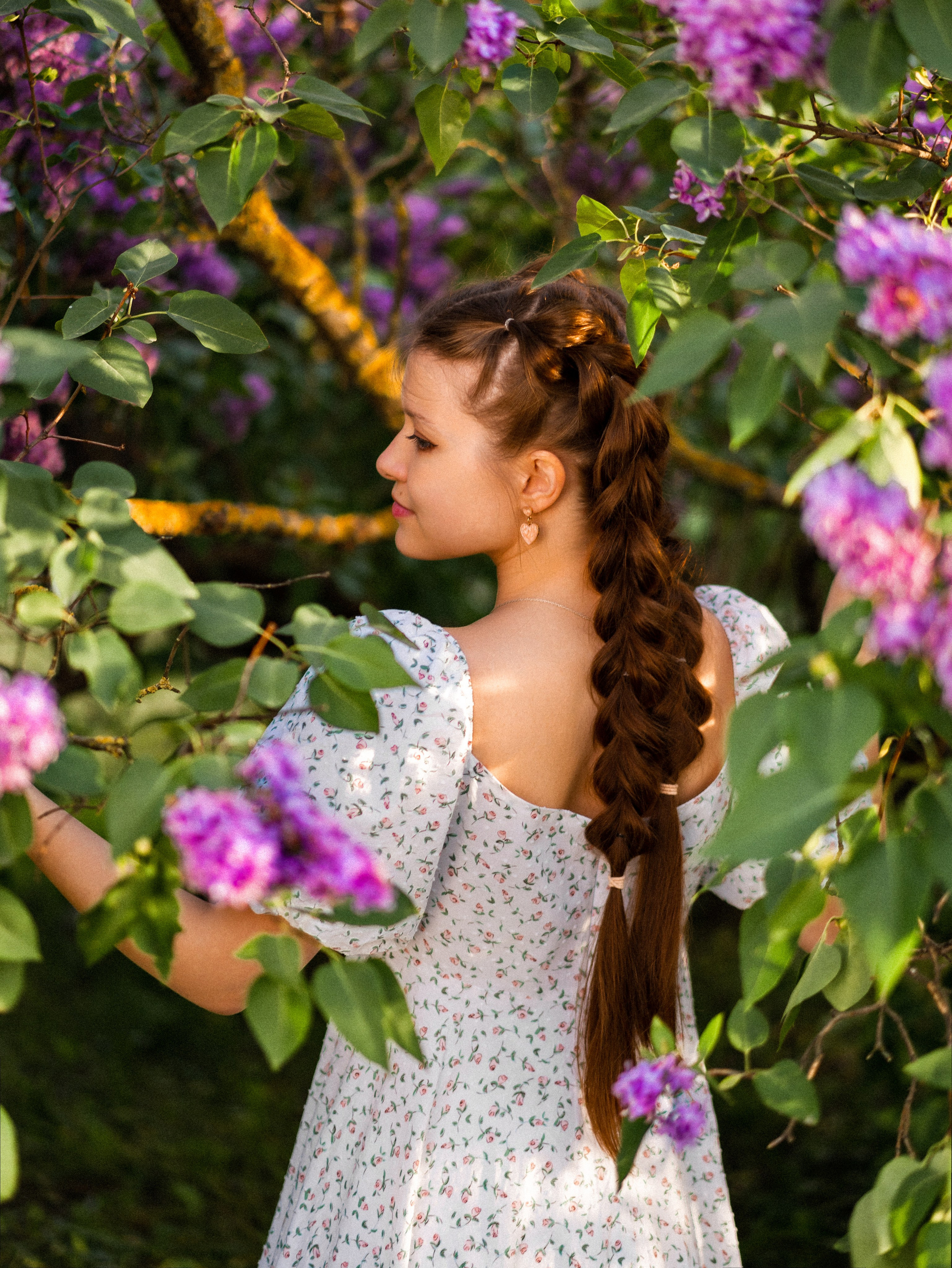 Ольга — фотосессия в сиреневом саду. Фотограф Москва