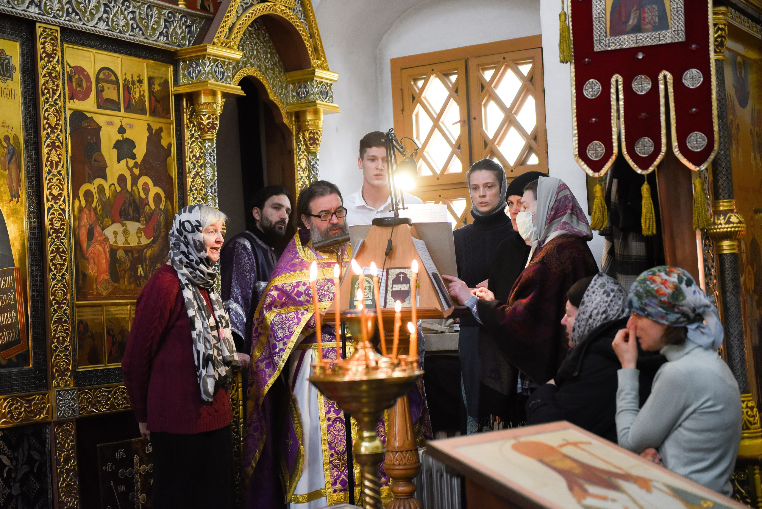 Служба. Храм Троицы в Хохлах, Москва. Фотограф, визажист. Москва